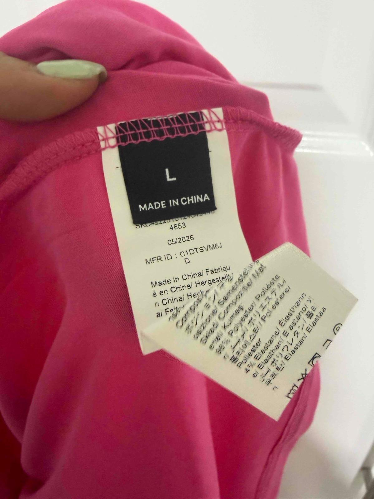 Camisa rosada con texto More Amor Por Favor, foto 4 de 4