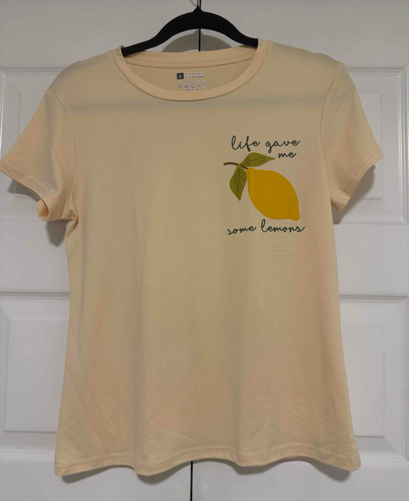 Camisa de mujer color amarillo claro con estampado de limones, foto 1 de 3