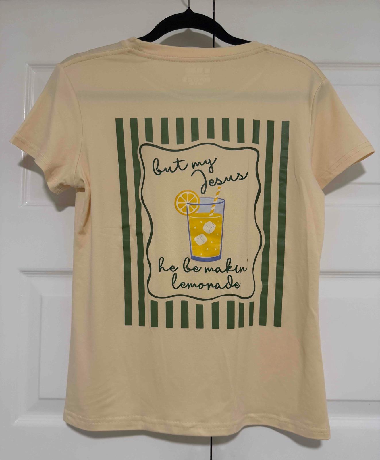 Camisa de mujer color amarillo claro con estampado de limones, foto 2 de 3