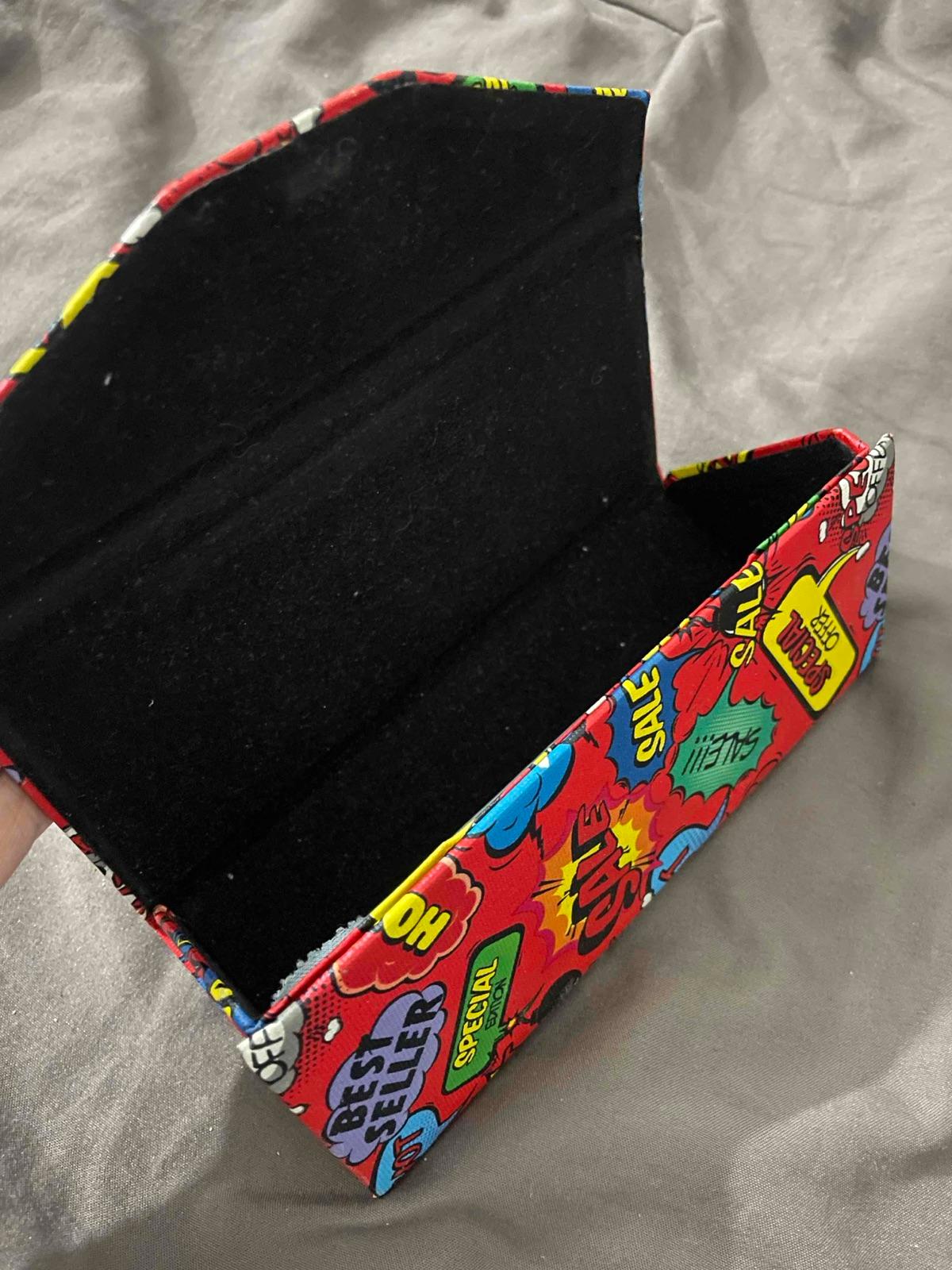 Estuche para lentes con diseño pop art, foto 2 de 2