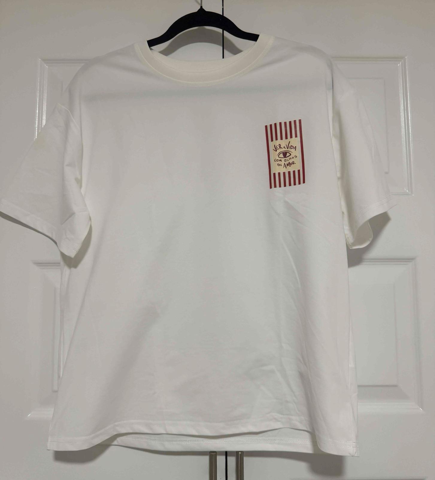 Camisa blanca de manga corta con estampado, foto 2 de 3