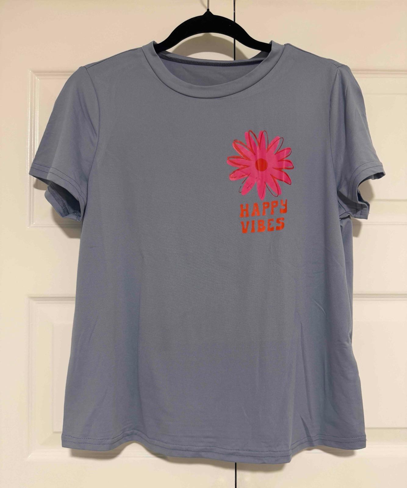 Camisa gris con estampado de flor Happy Vibes, foto 2 de 3