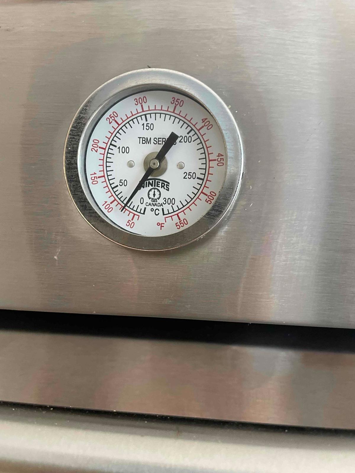 Horno comercial de acero inoxidable con múltiples compartimentos, foto 2 de 2