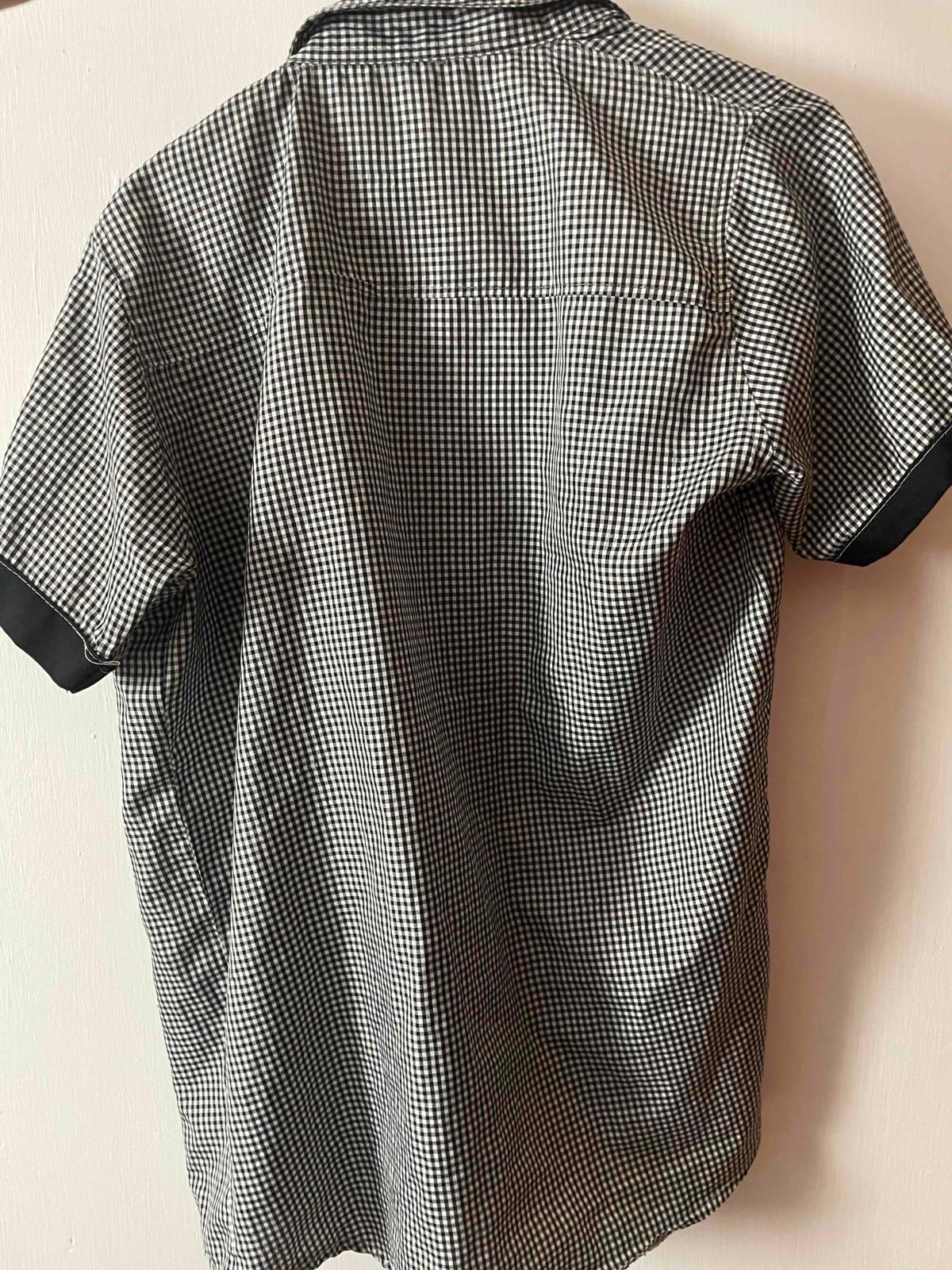 Camisa de cuadros blanco y negro, foto 2 de 2