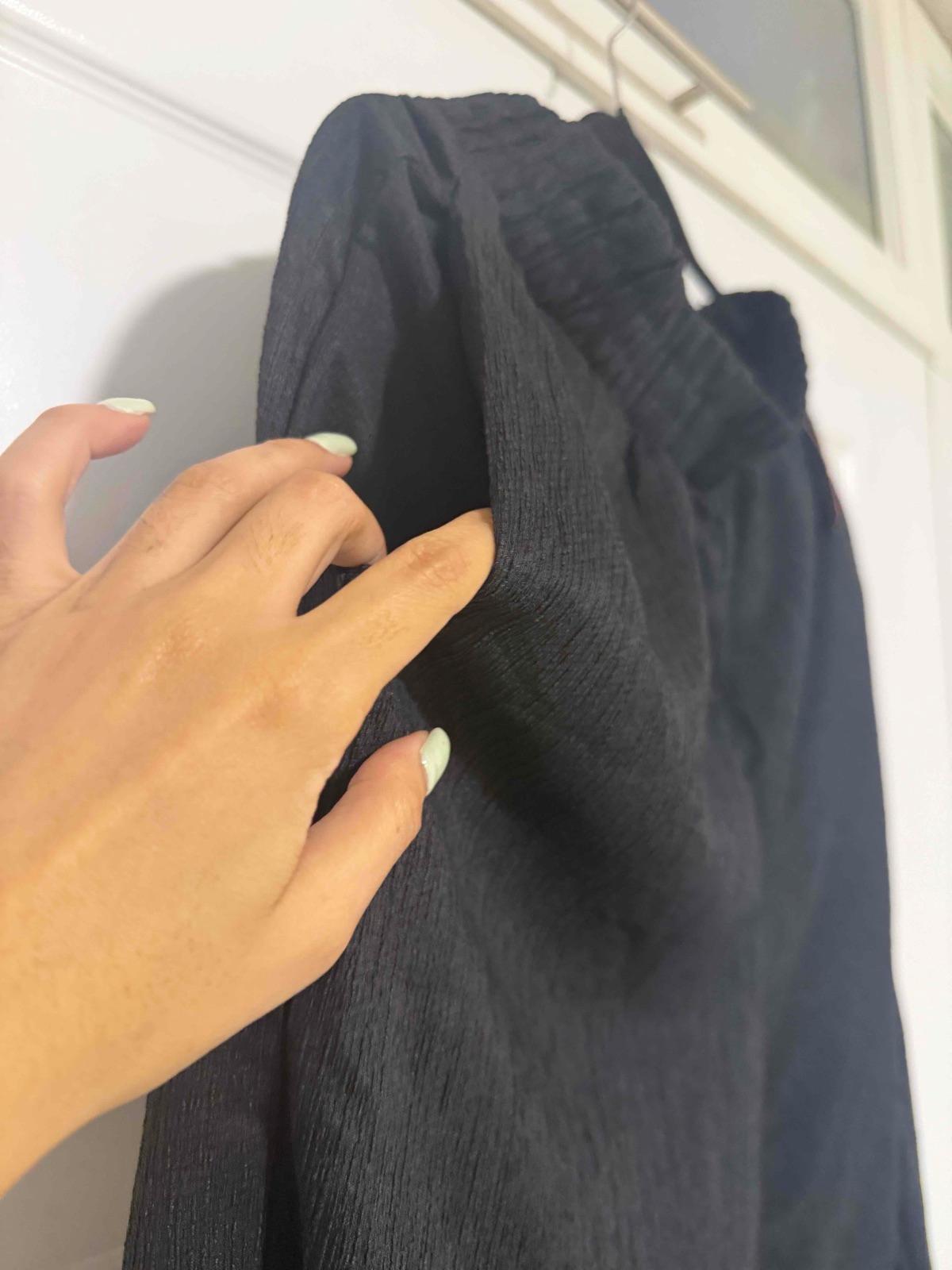 Pantalon negro de hombre, foto 2 de 3
