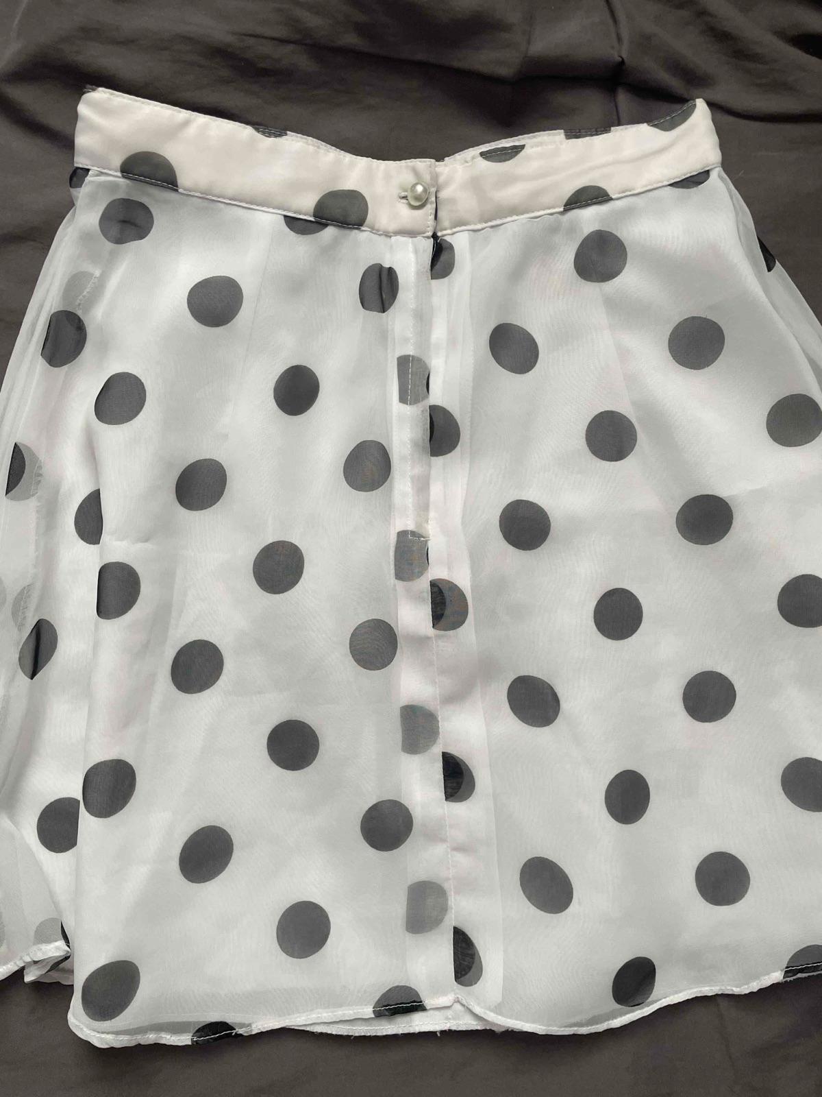 Falda blanca con lunares negros, foto 2 de 2