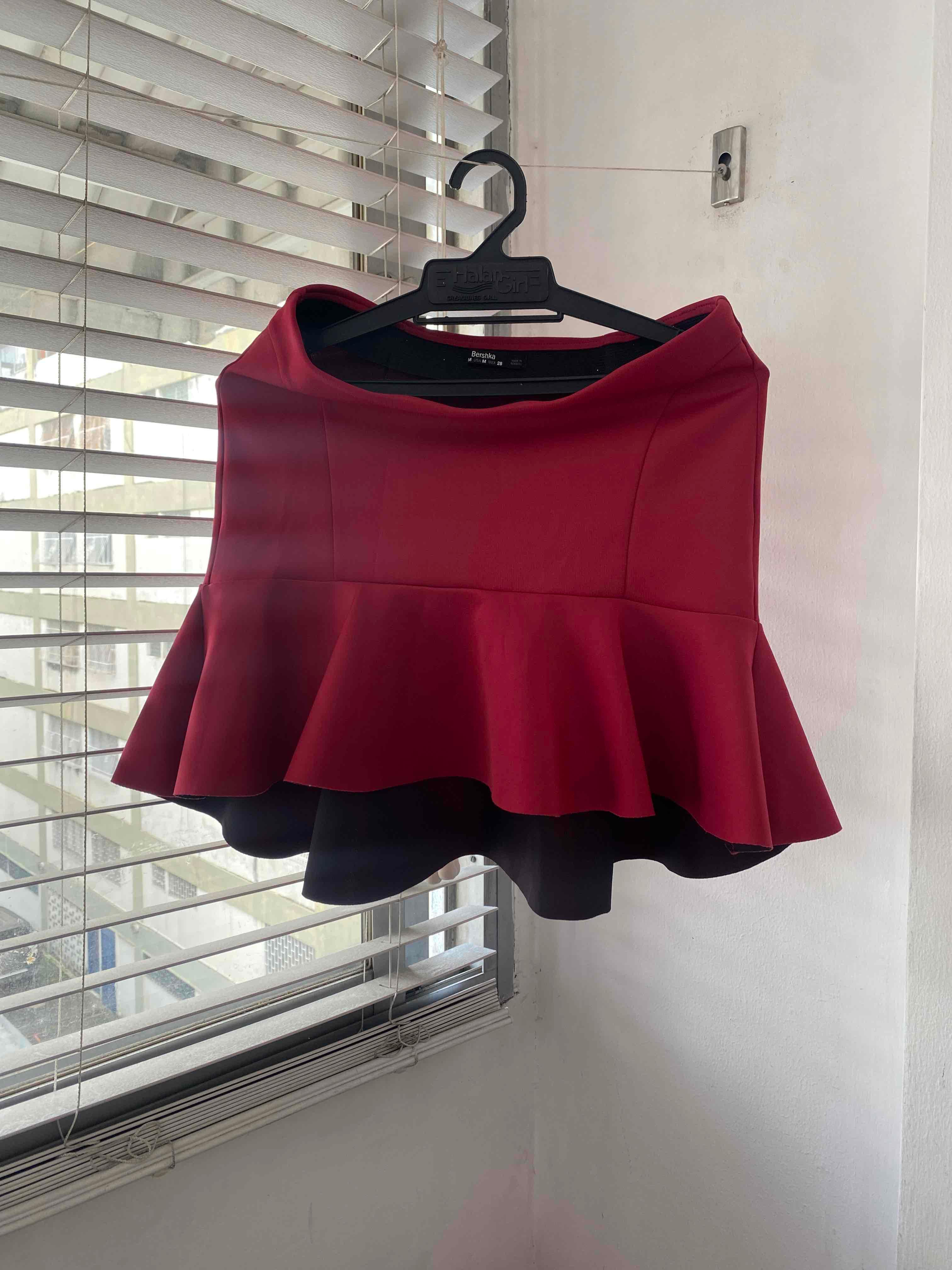 Falda corta roja, foto 2 de 2