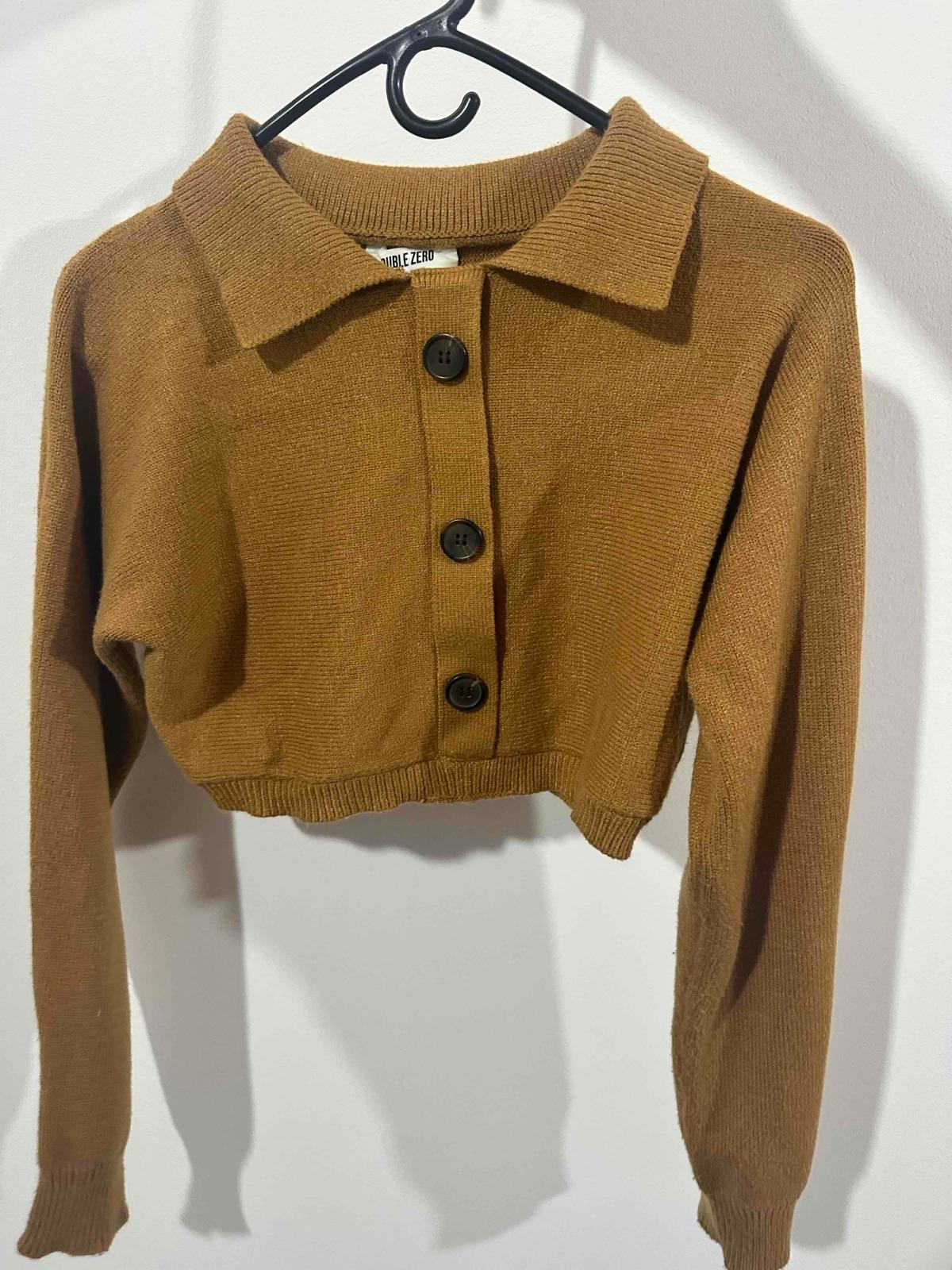 Cardigan corto marrón marca Double Zero, foto 2 de 2
