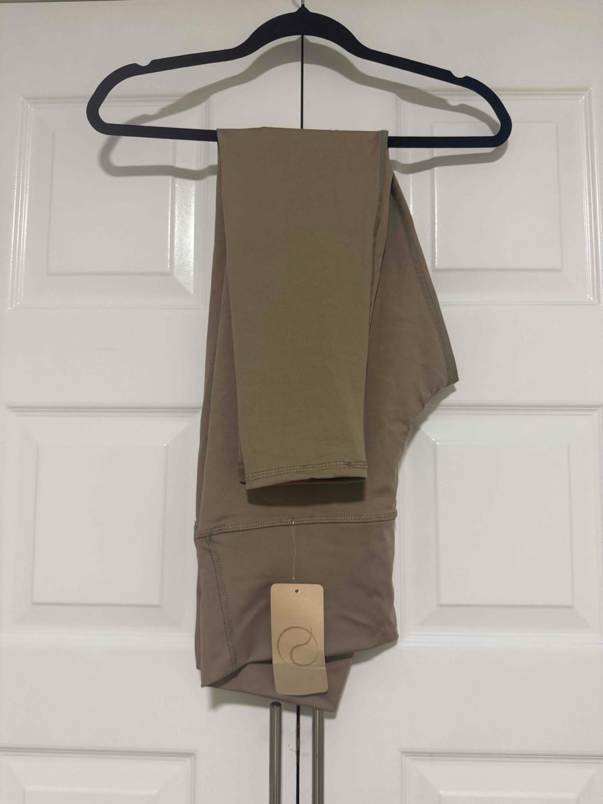 Pantalón legging marrón con etiqueta, foto 1 de 2