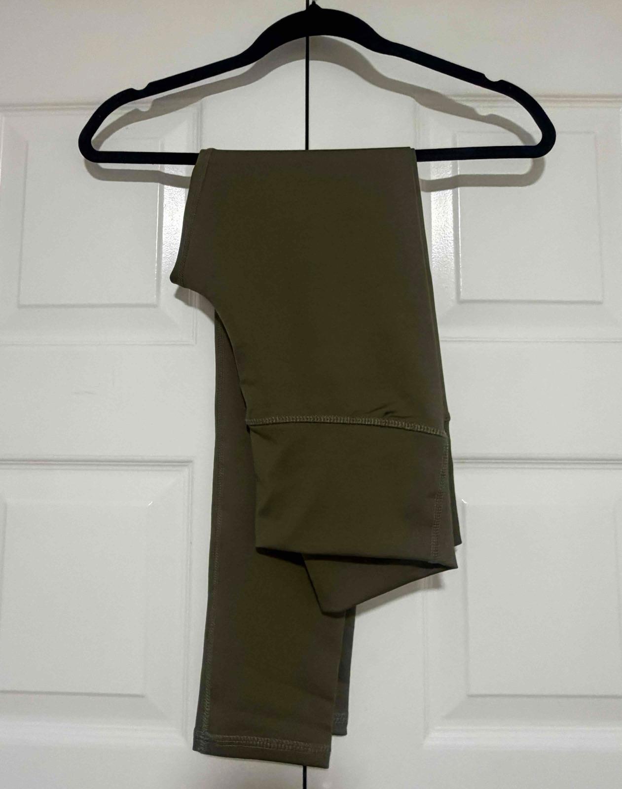 Leggings deportivo verde militar, foto 1 de 2