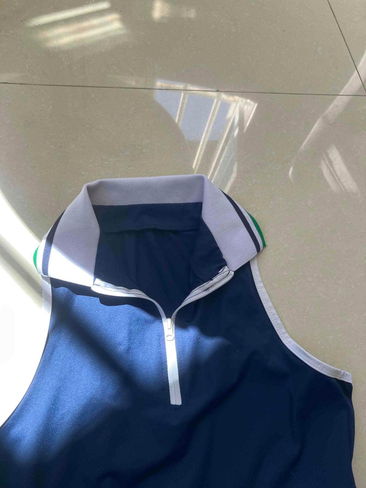 Vestido deportivo azul sin mangas, foto 2 de 2
