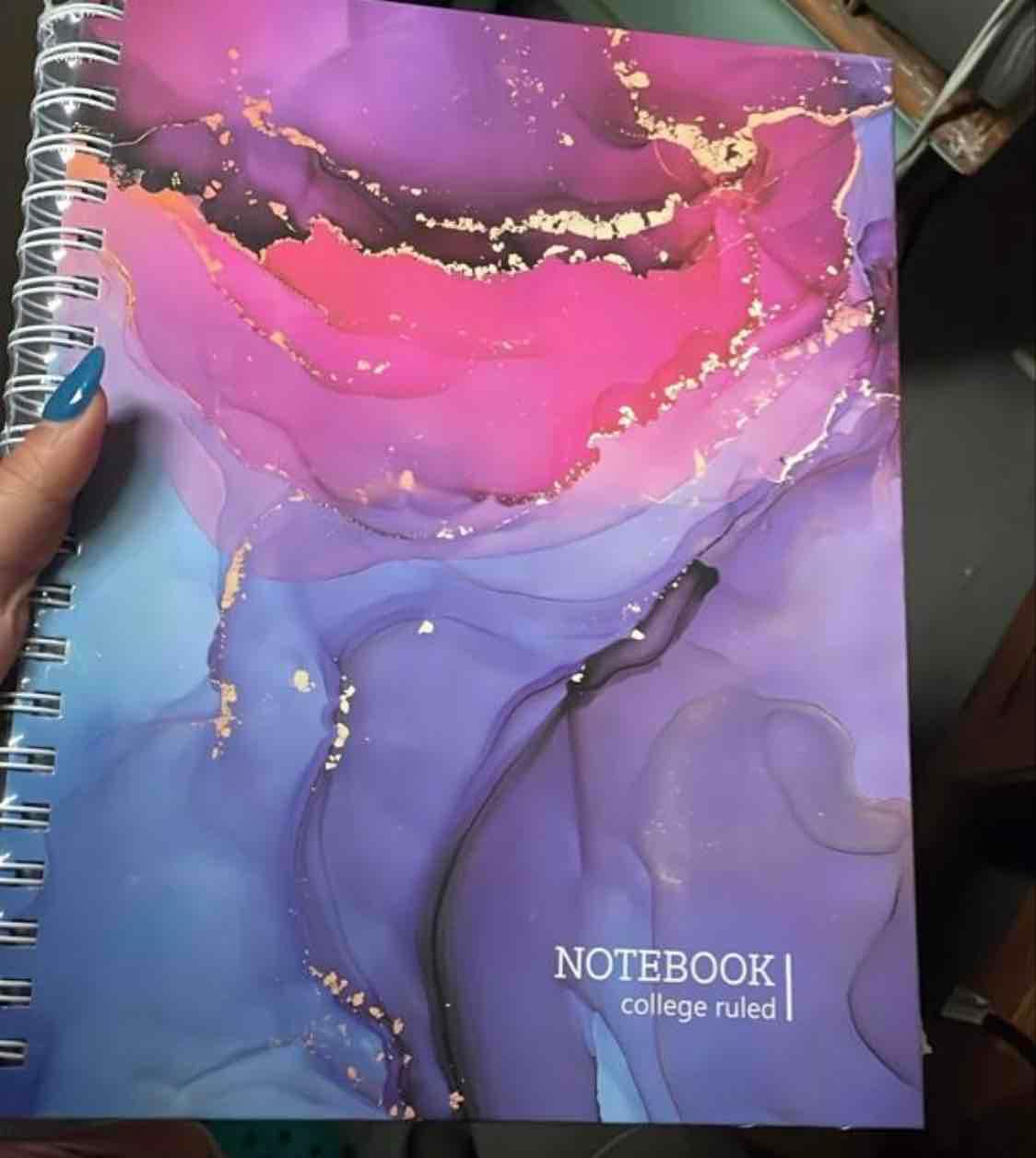 Cuaderno de espiral diseño acuarela morada, foto 1 de 1