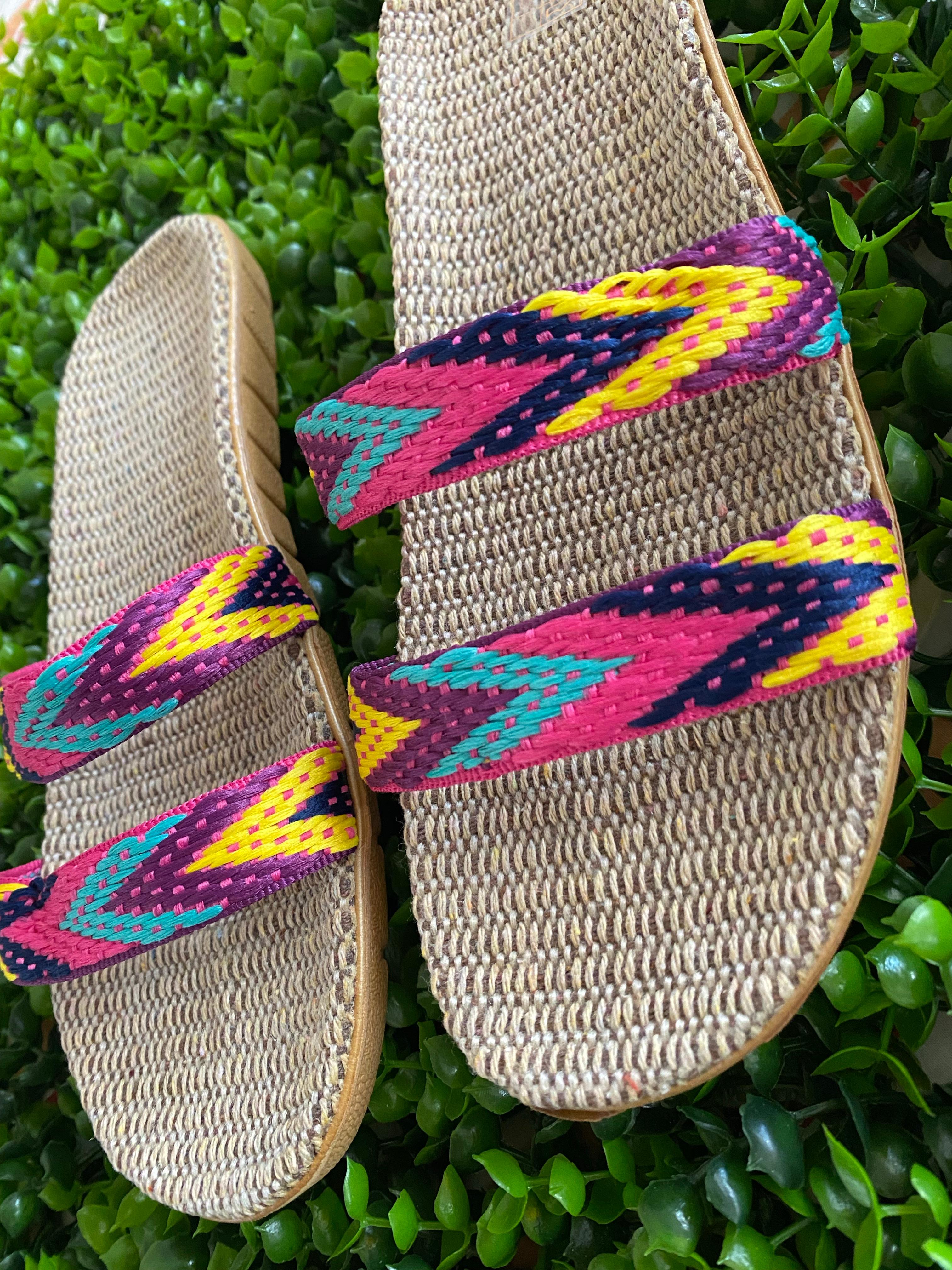 Sandalias colores, foto 2 de 3