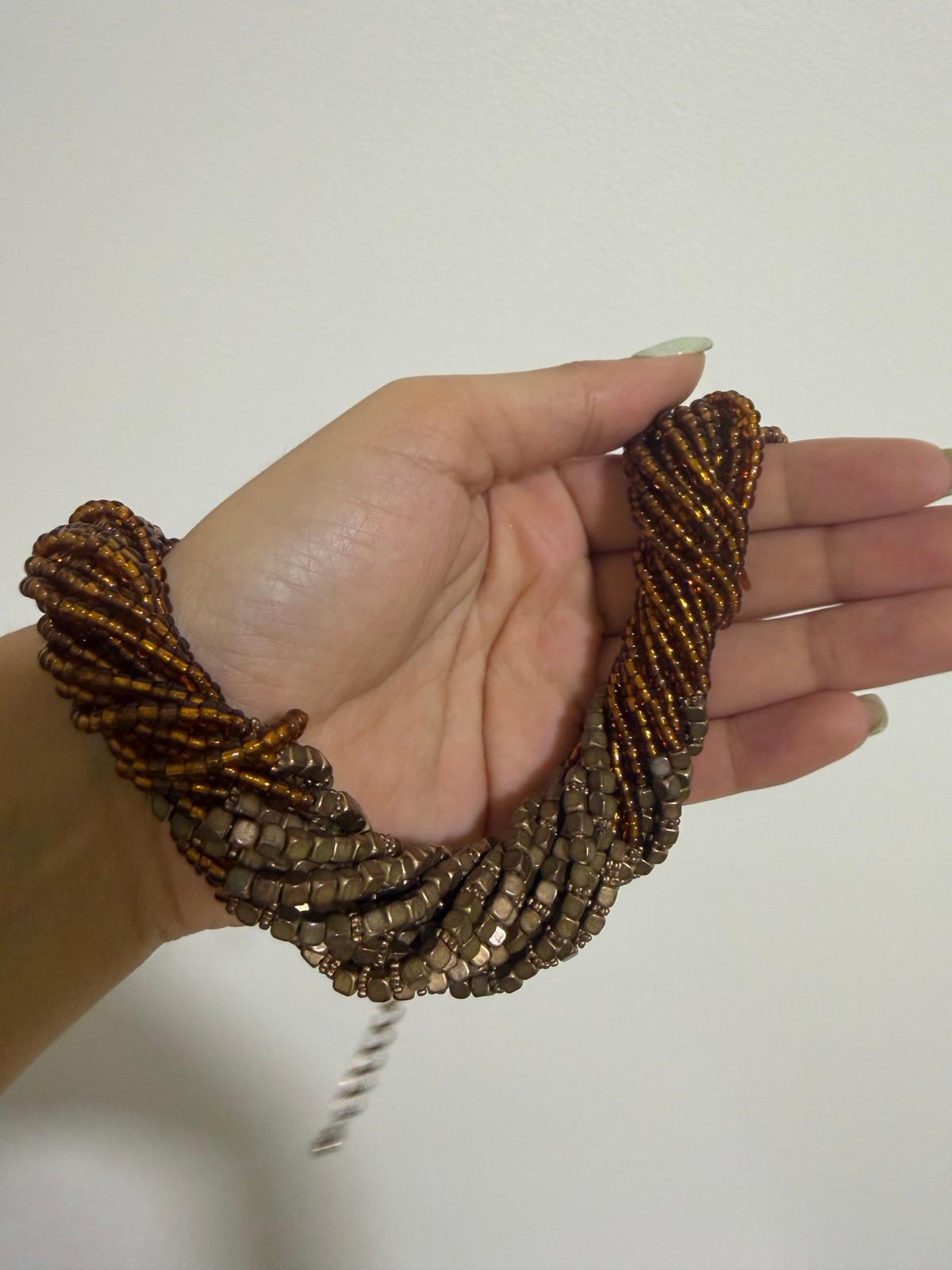 Collar de cuentas y abalorios marrones y dorados, foto 2 de 2