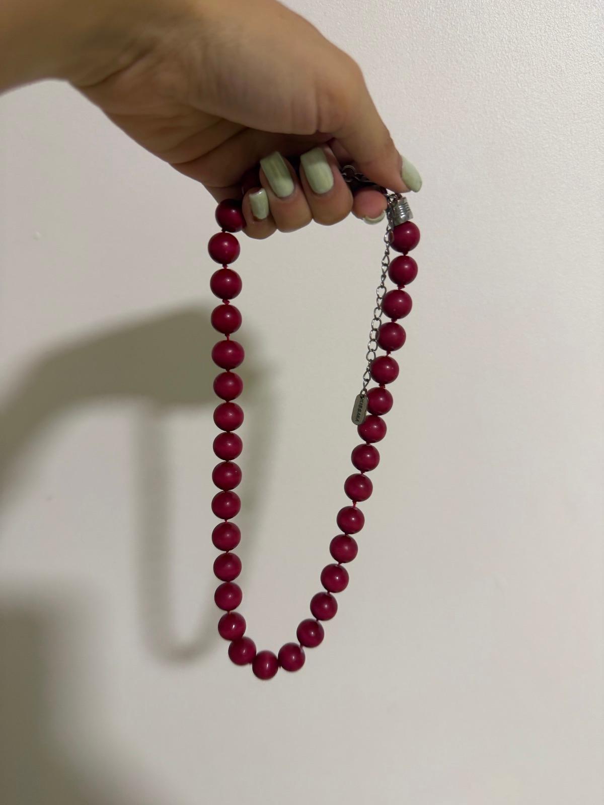 Collar de cuentas rojas, foto 2 de 2