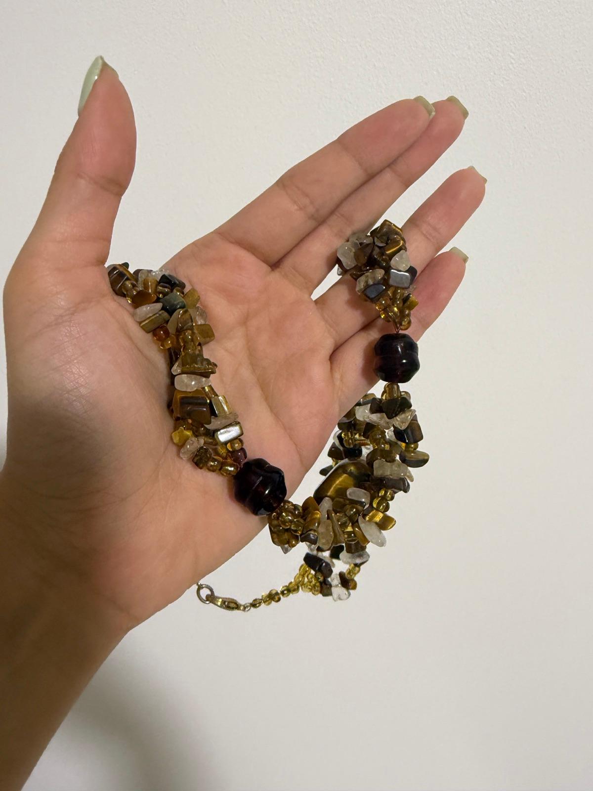 Collar de piedras en tonos marrones y ámbar, foto 2 de 2