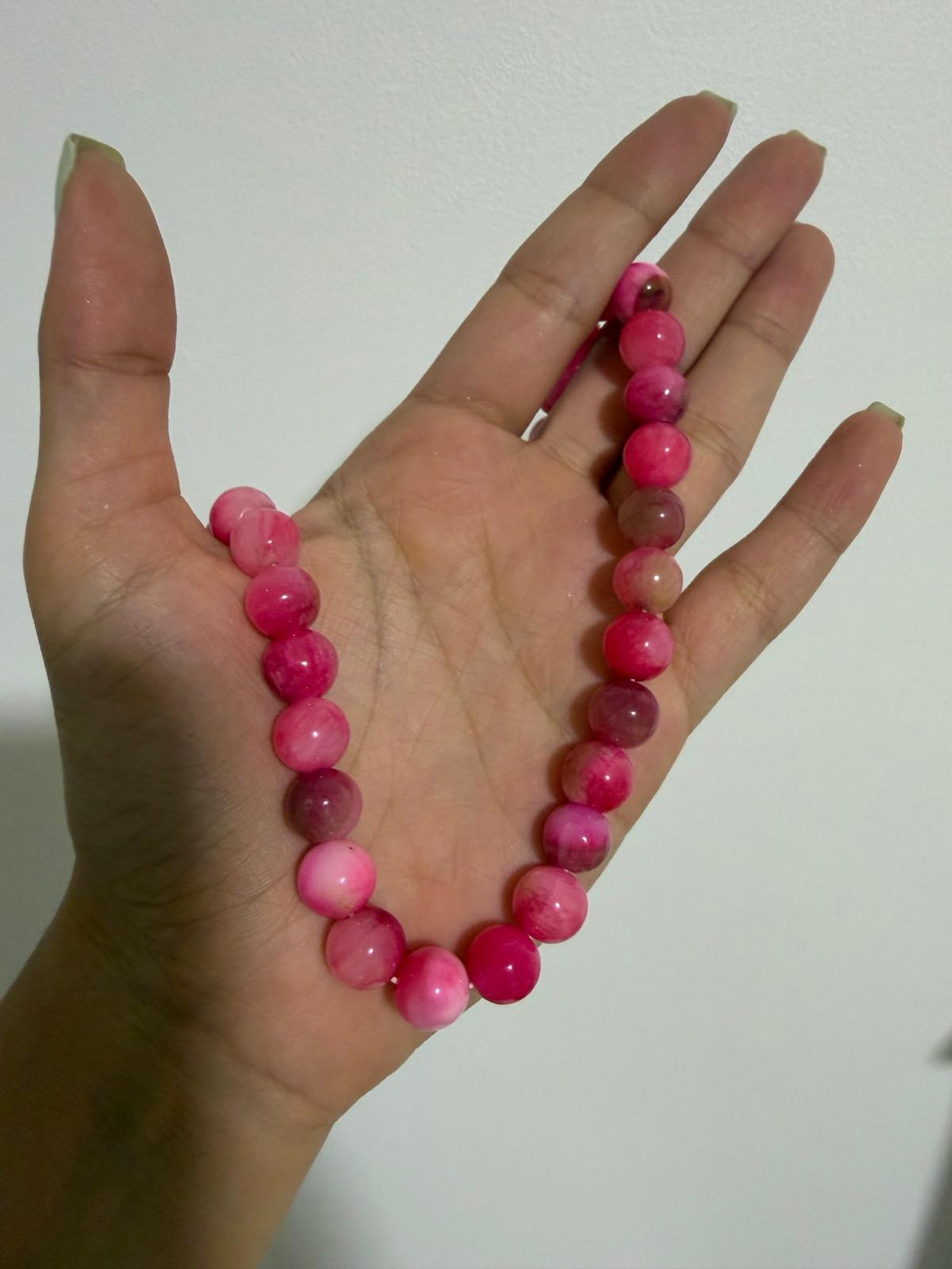 Collar de cuentas rosadas, foto 1 de 2