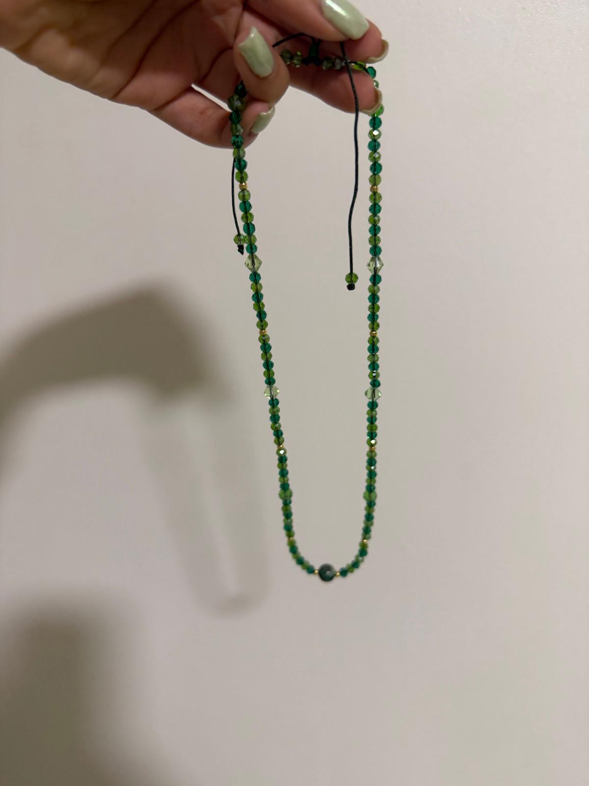 Collar de cuentas verdes y doradas, foto 2 de 2