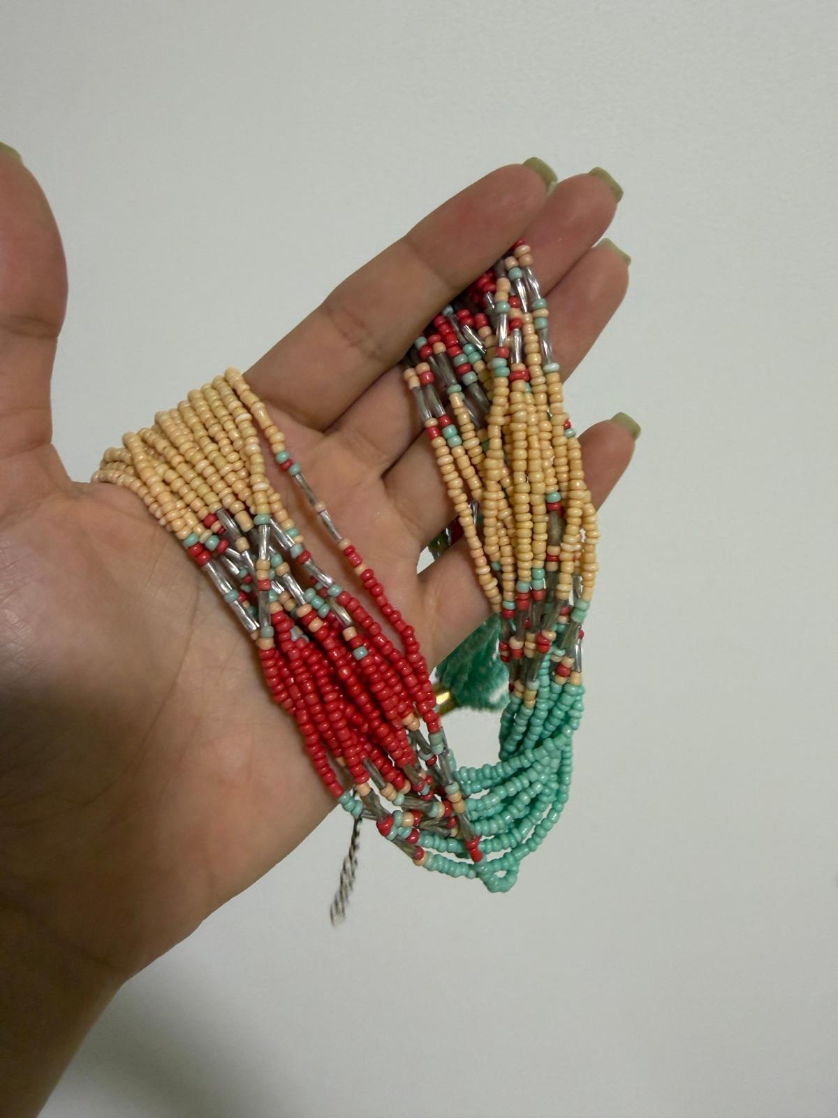 Collar de cuentas multicolor, foto 2 de 2