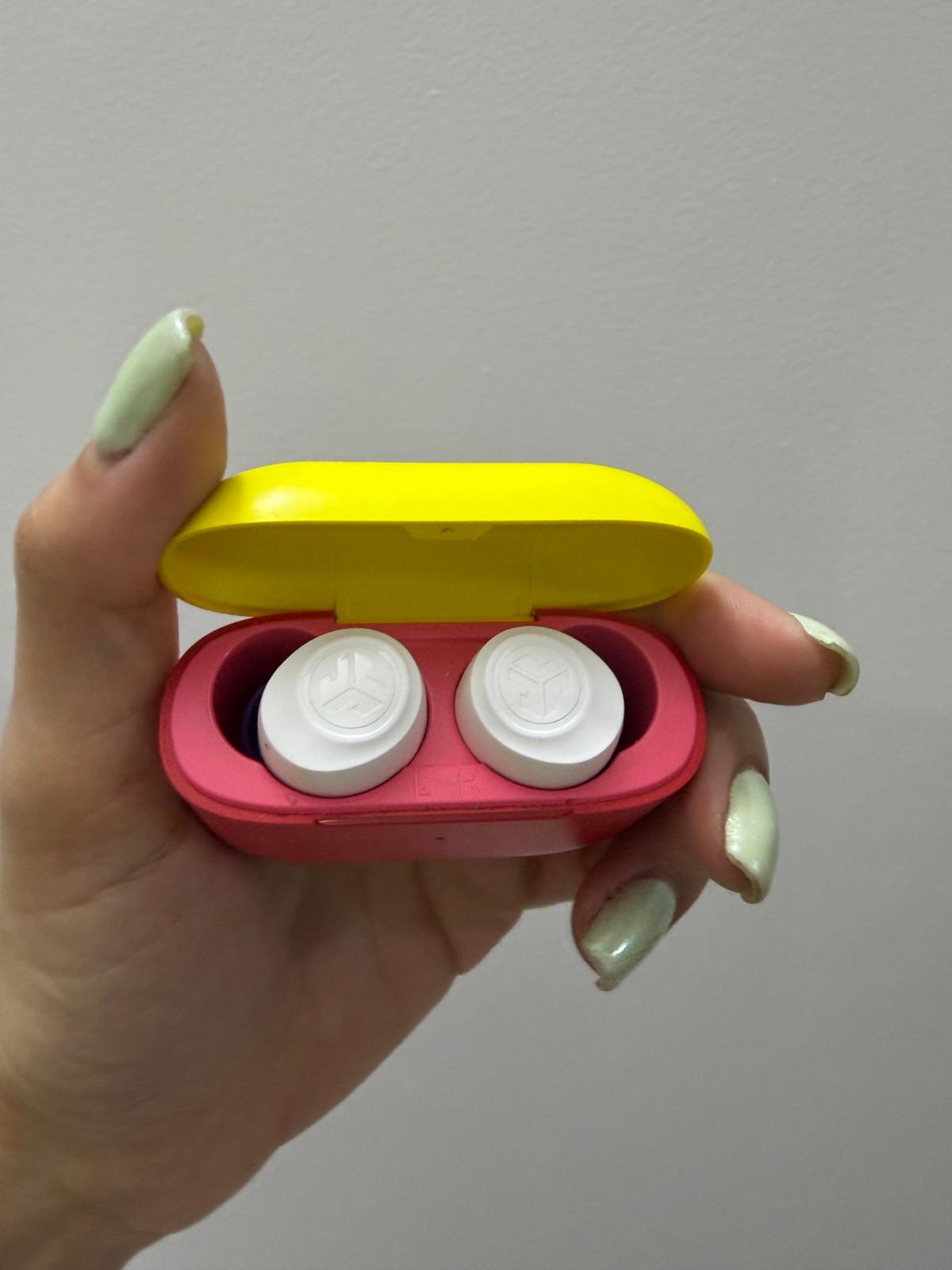Audífonos Inalámbricos con Estuche de Carga, foto 2 de 3