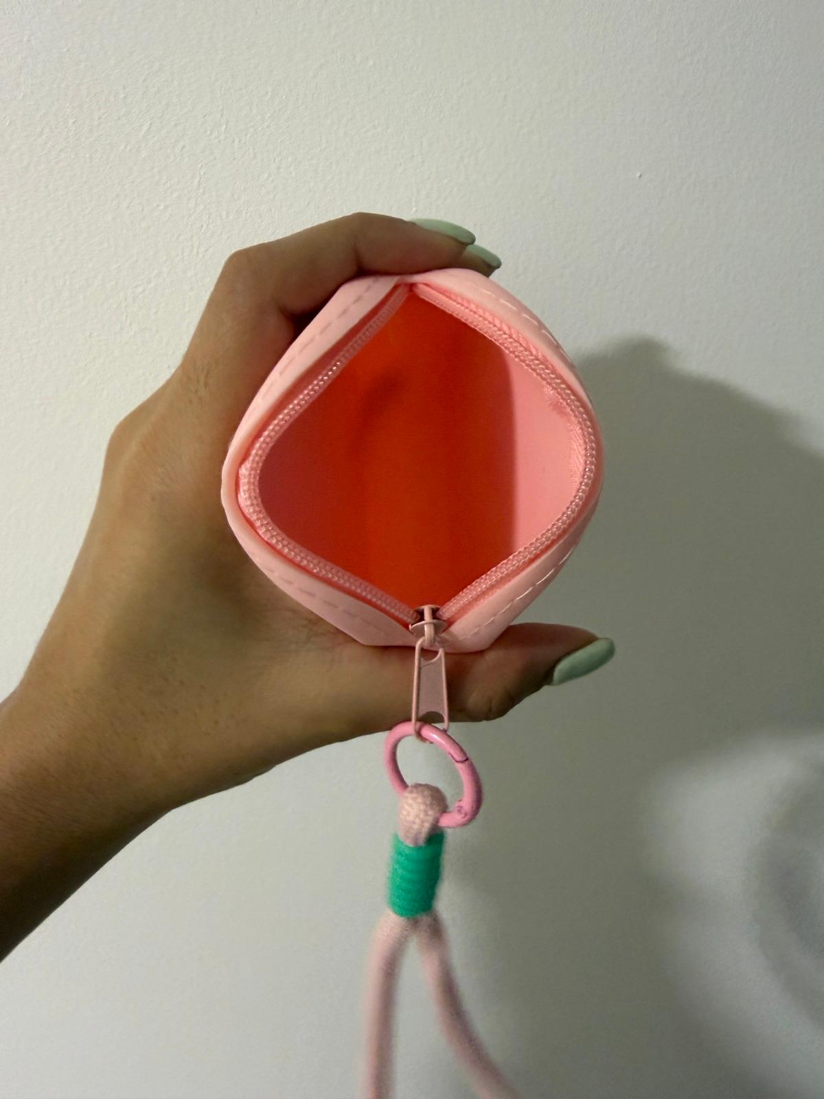 Monedero rosa de silicona con corazón, foto 2 de 2