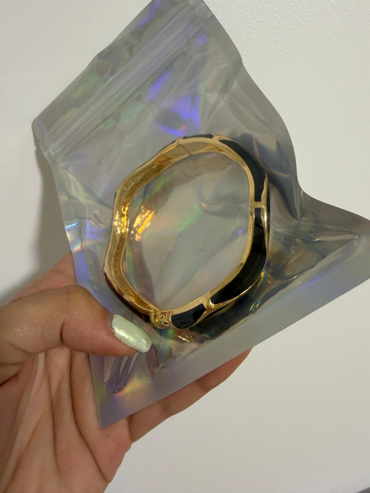 Brazalete rígido dorado y negro, foto 3 de 3