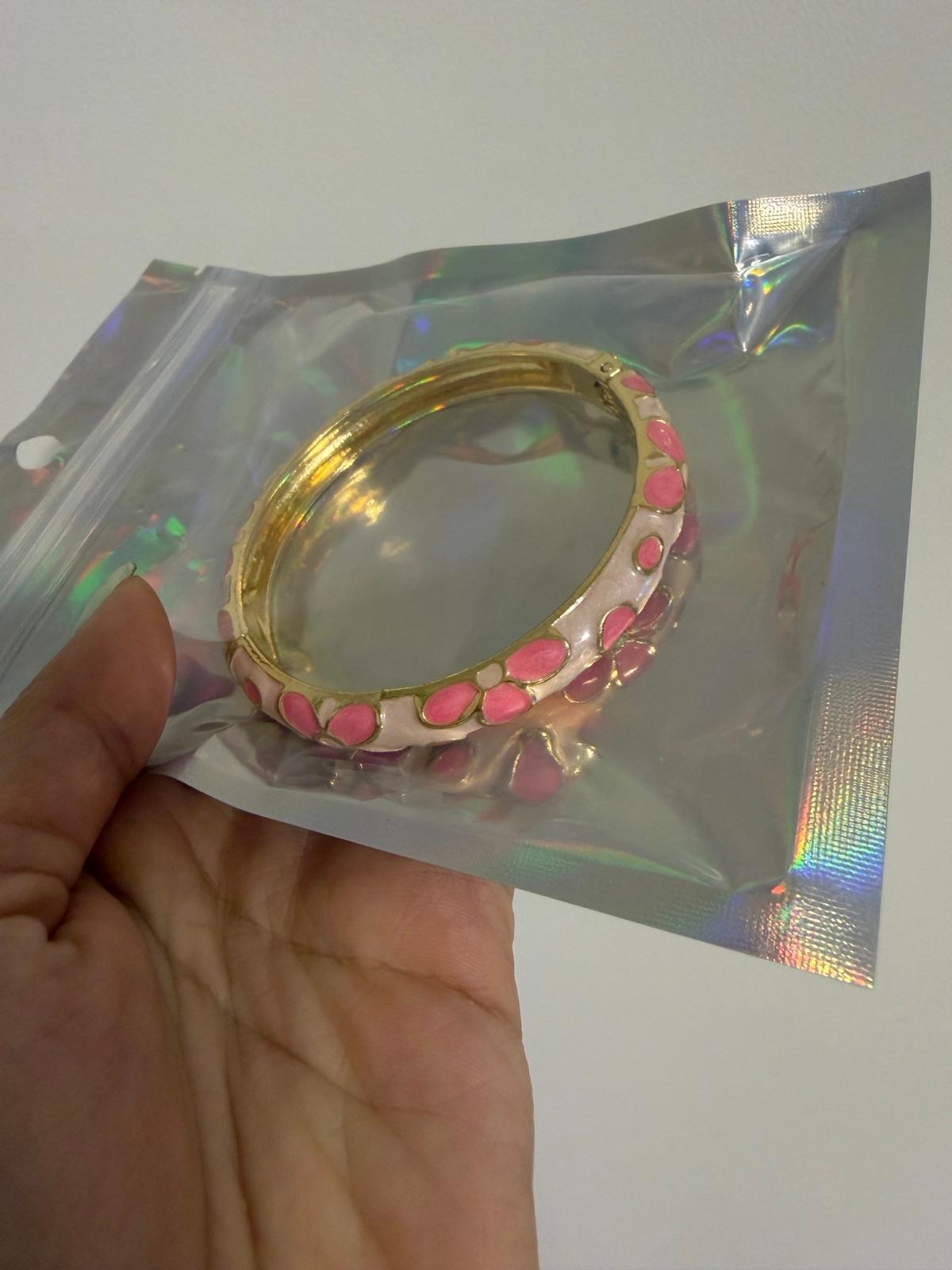 Brazalete Dorado Esmaltado Rosado, foto 3 de 3