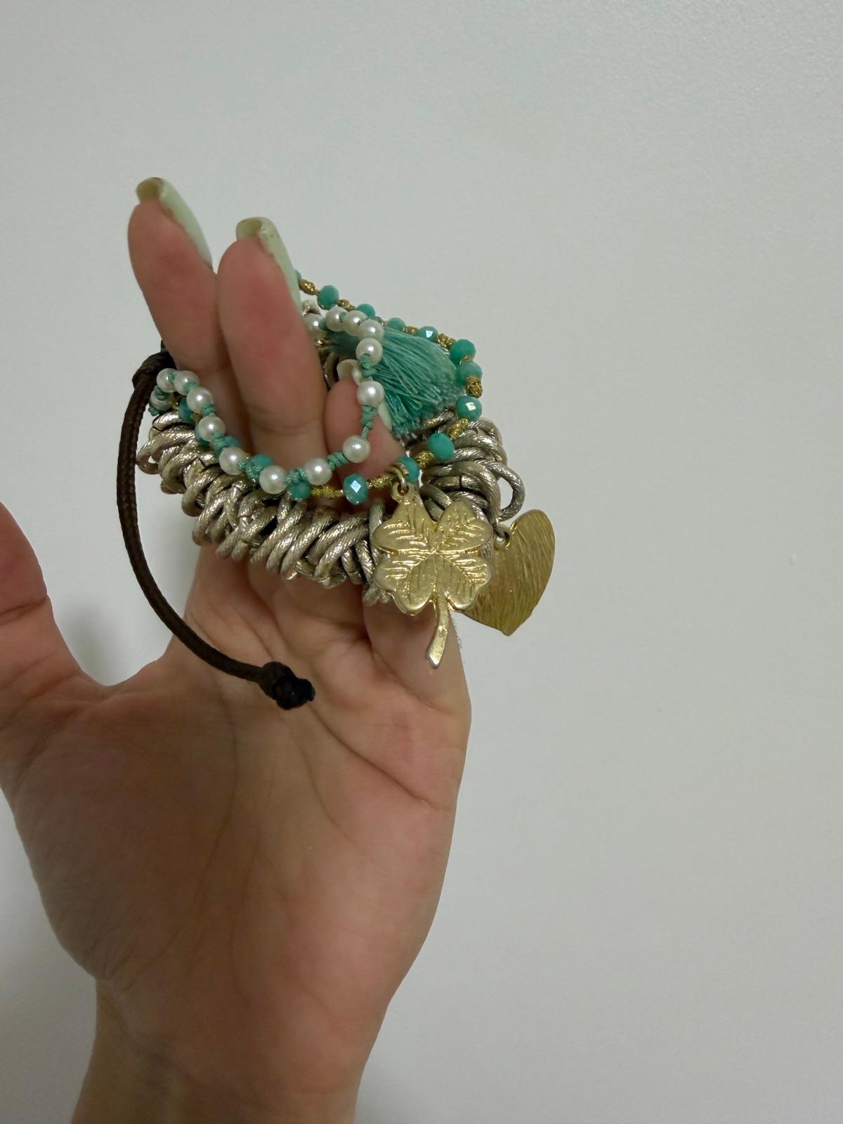Pulseras múltiples con dijes, foto 2 de 2