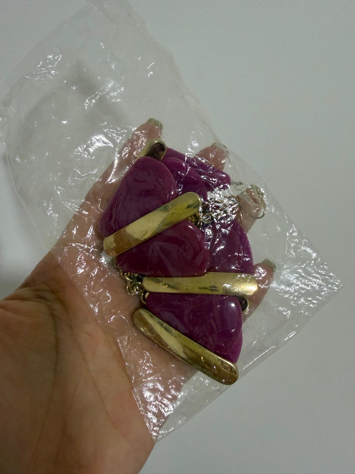 Collar de bisutería fucsia y dorado, foto 2 de 2