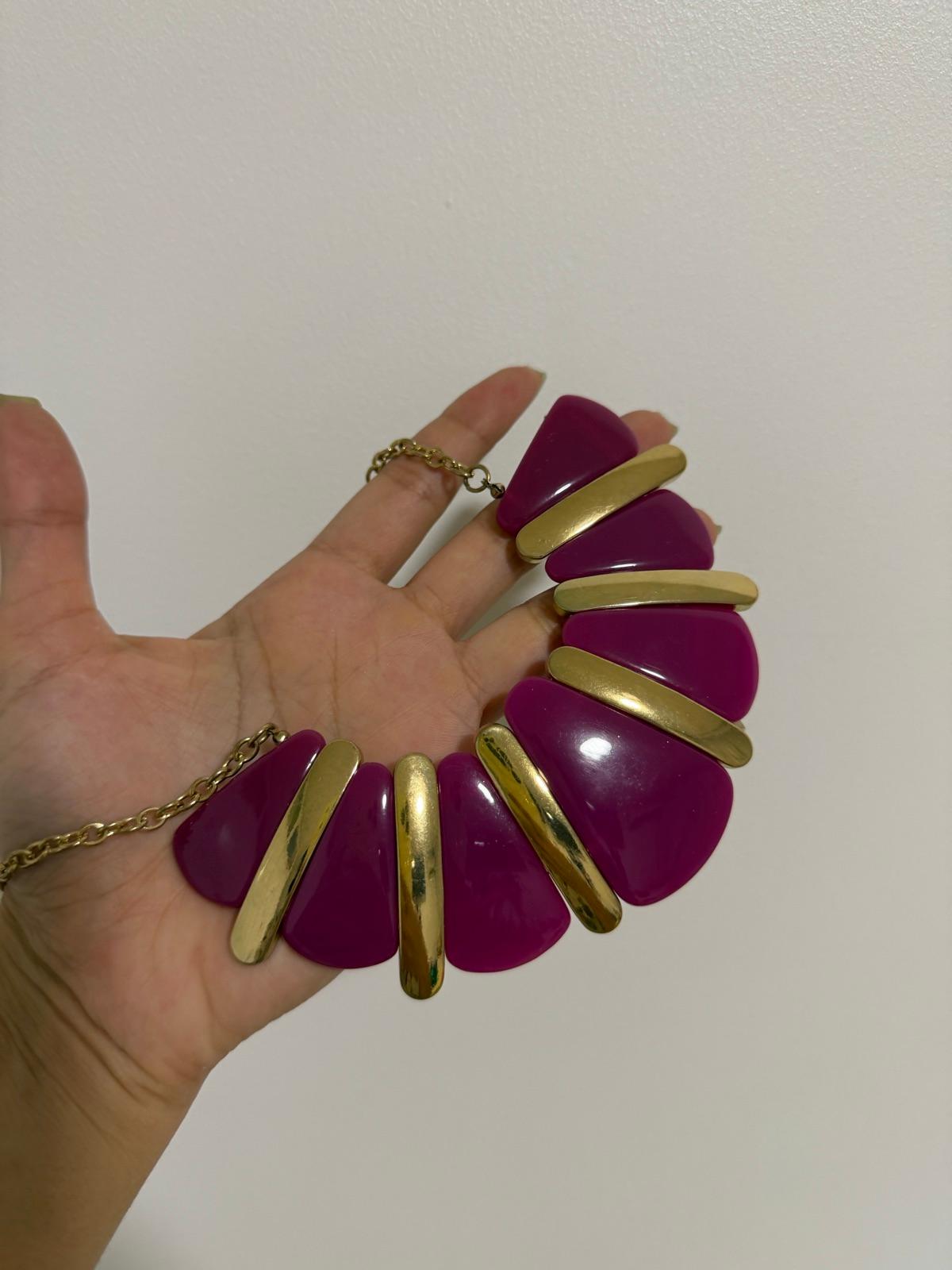 Collar de bisutería fucsia y dorado, foto 1 de 2
