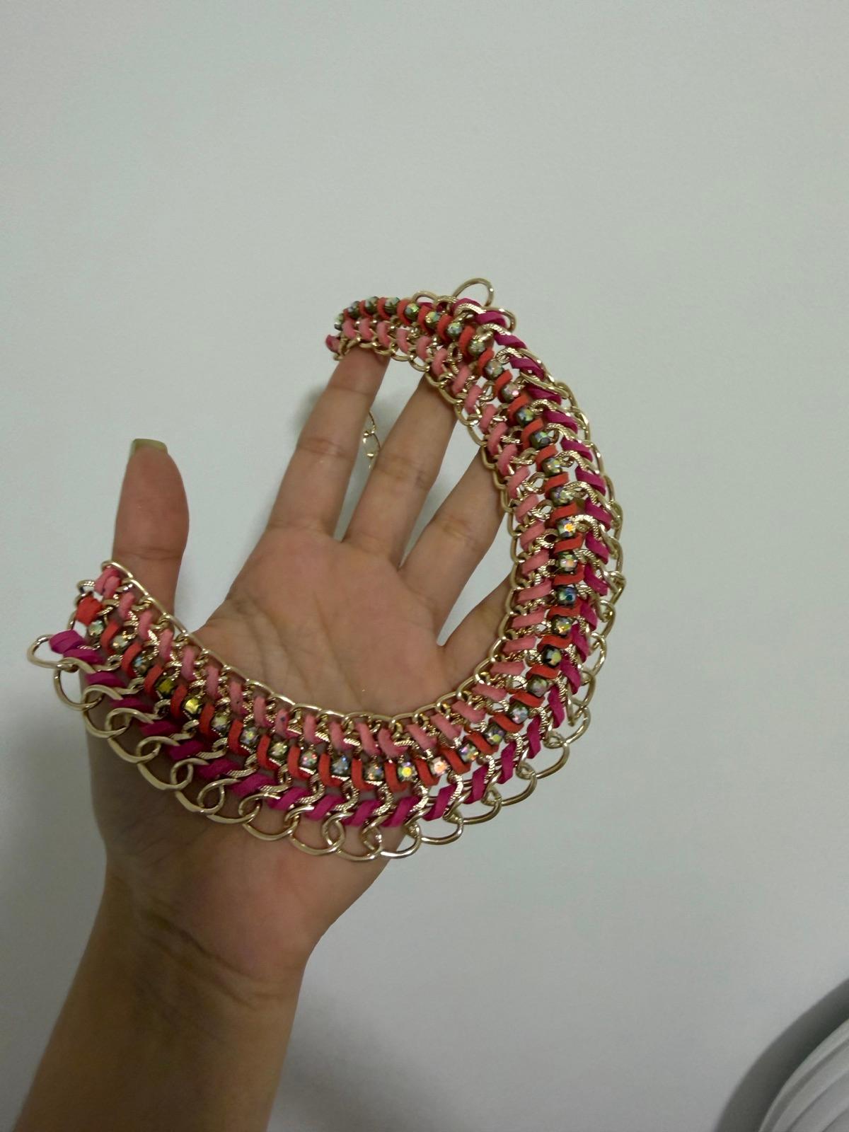 Collar de cadena y cinta fucsia y dorada, foto 1 de 2