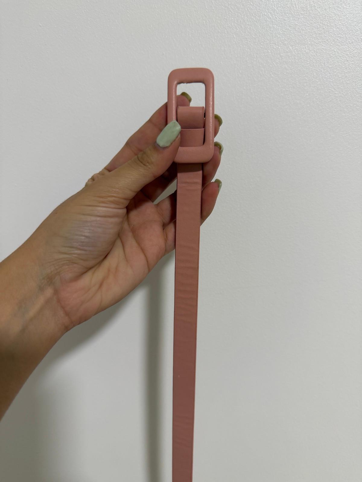 Cinturón rosa de mujer, foto 2 de 3