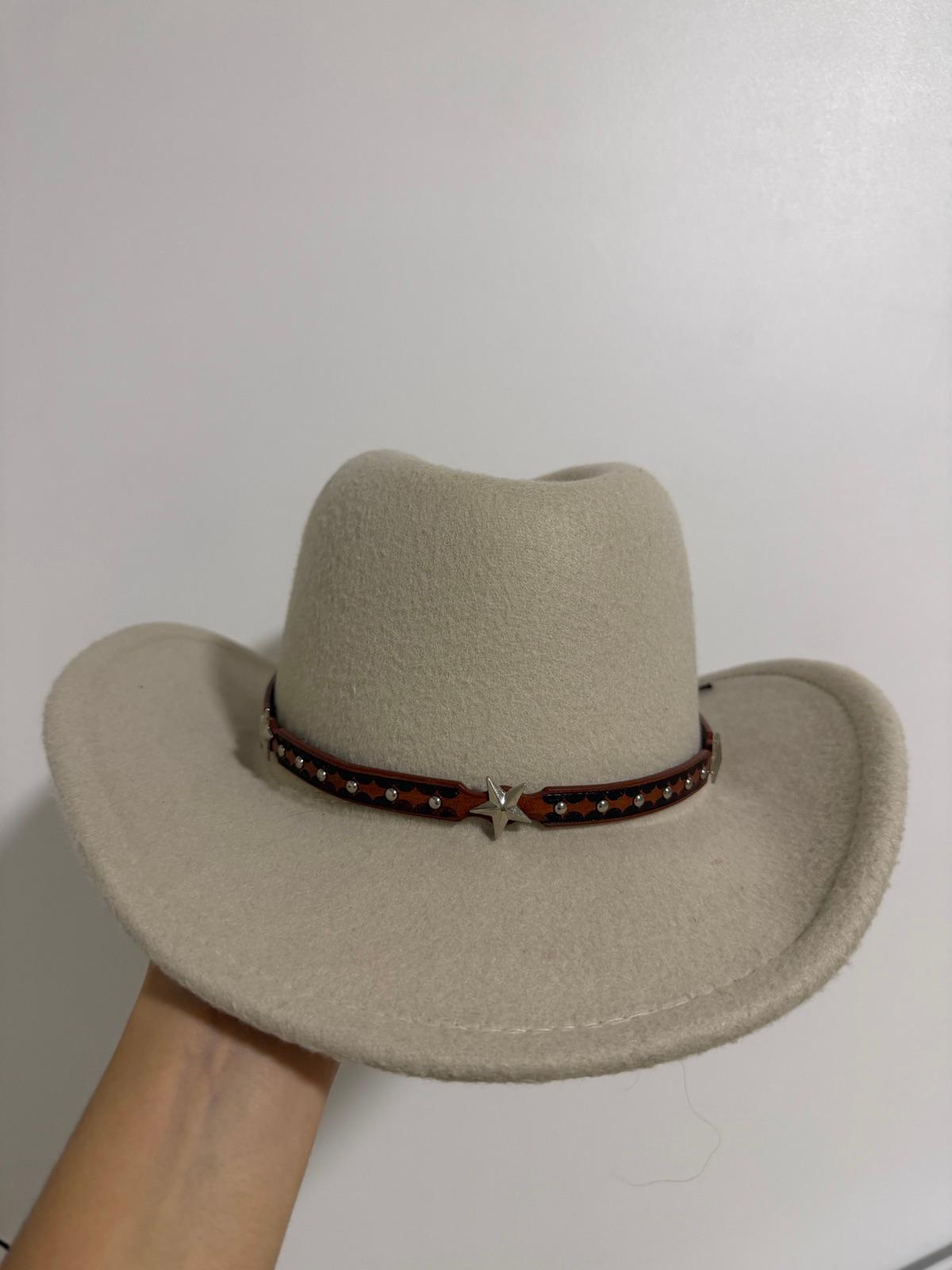 Sombrero estilo vaquero color beige con cinta marrón, foto 2 de 2