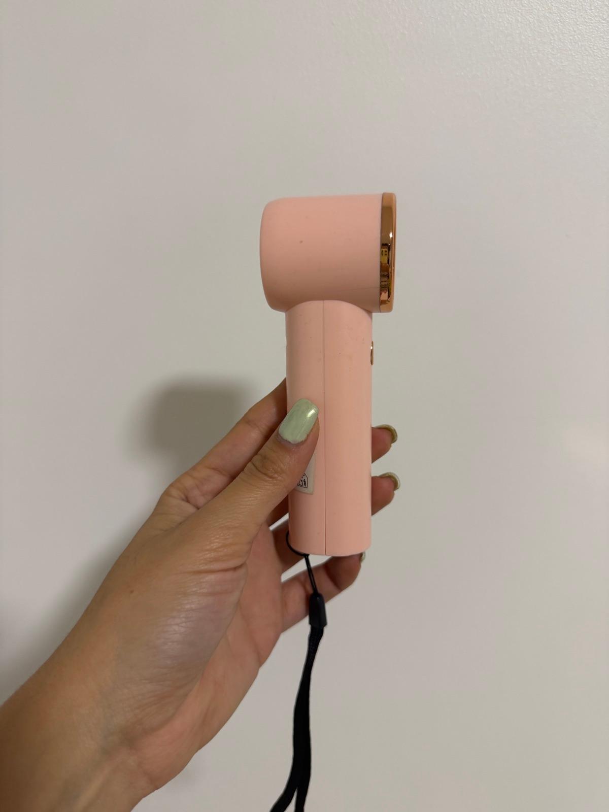 Mini ventilador portátil rosado, foto 2 de 2