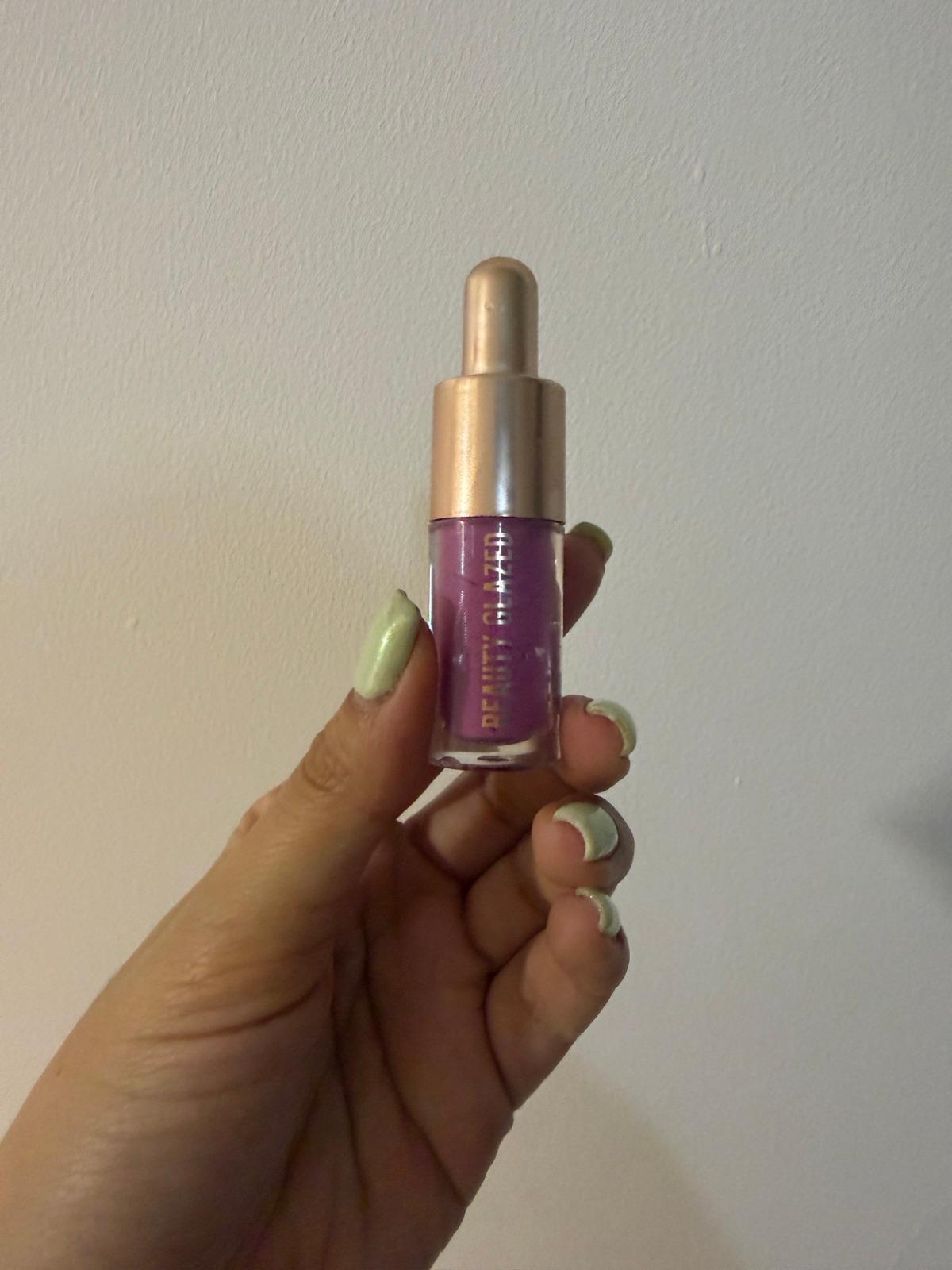 Serum Blush Liquido Color Purpura Botella Con Gotero, foto 2 de 2