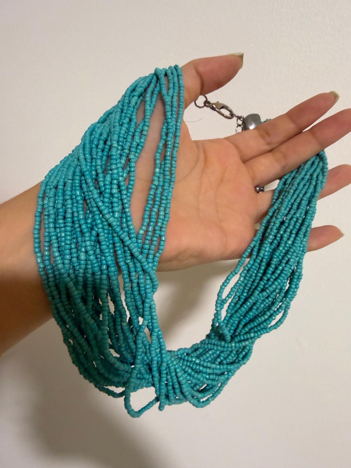 Collar de cuentas turquesas de múltiples hilos, foto 2 de 3