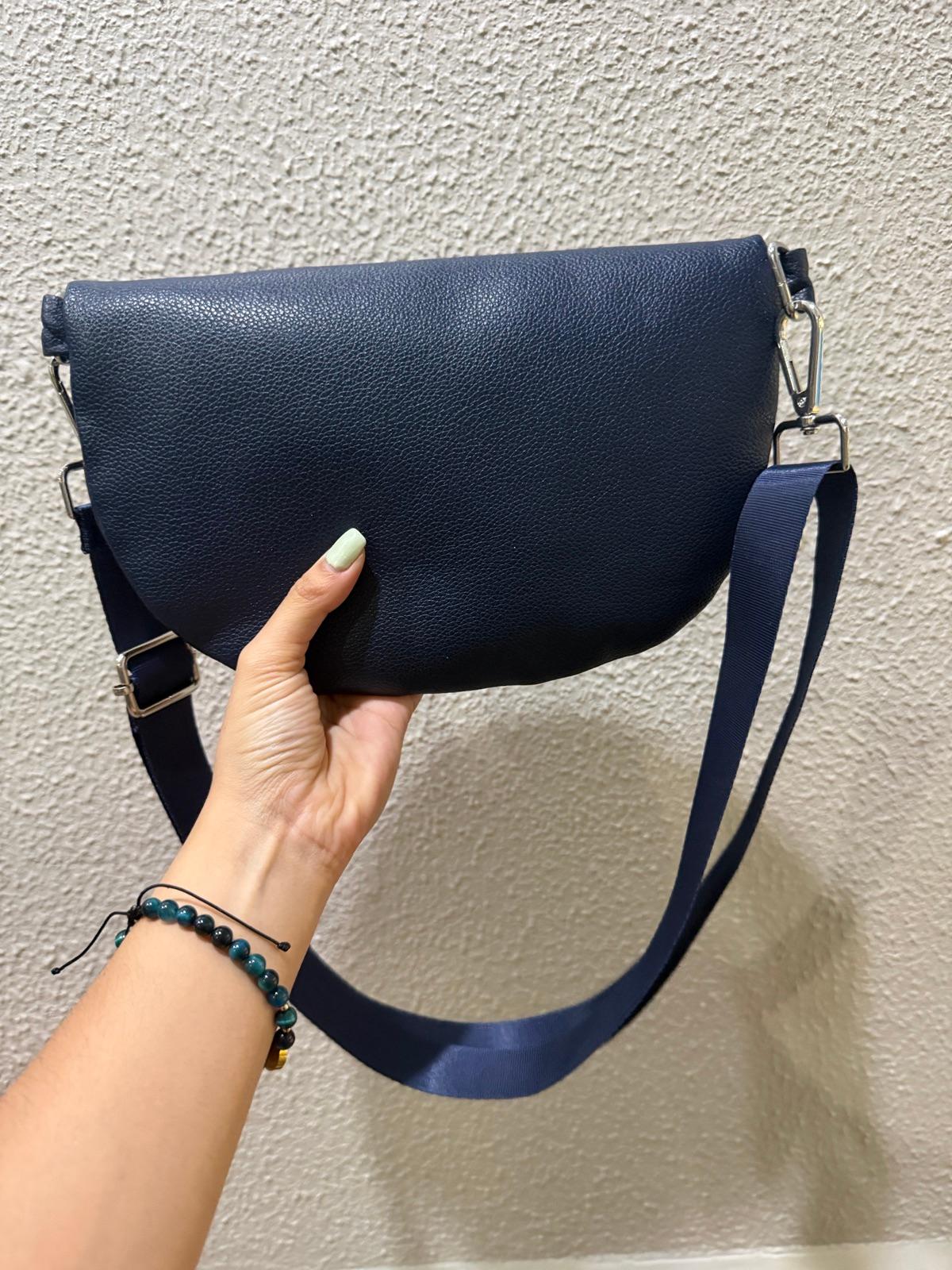 Cartera cruzada azul oscuro con cierre y correa ajustable, foto 2 de 2