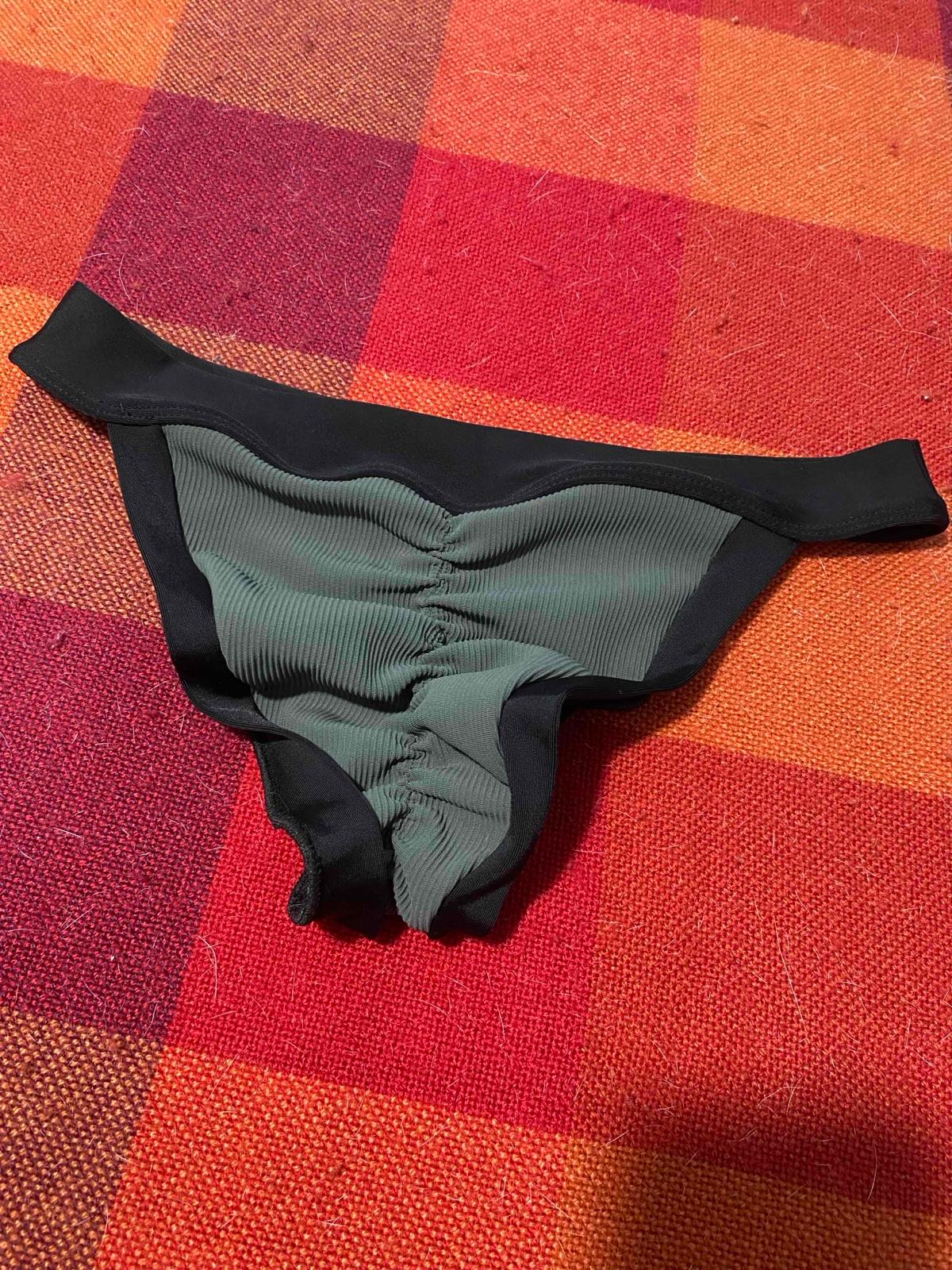 Traje de Baño Gris, foto 2 de 2