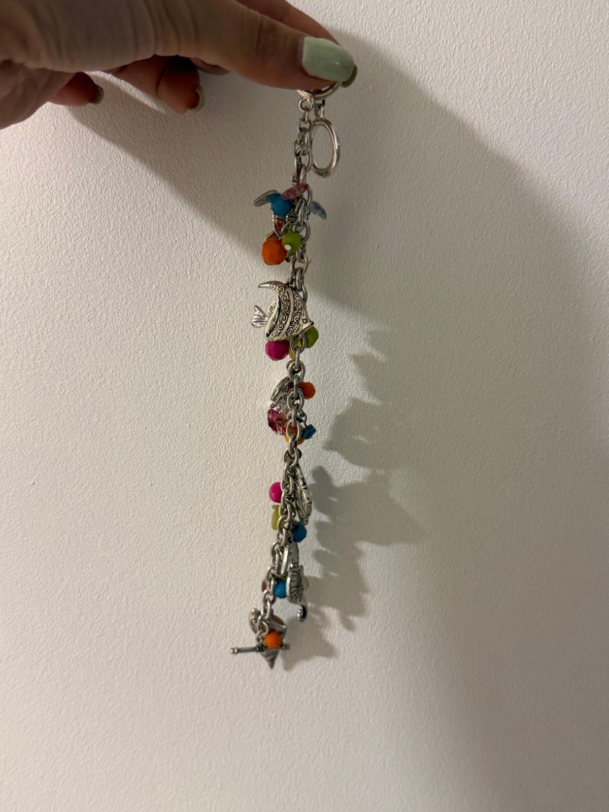 Pulsera de dije colorida con motivos marinos, foto 3 de 3