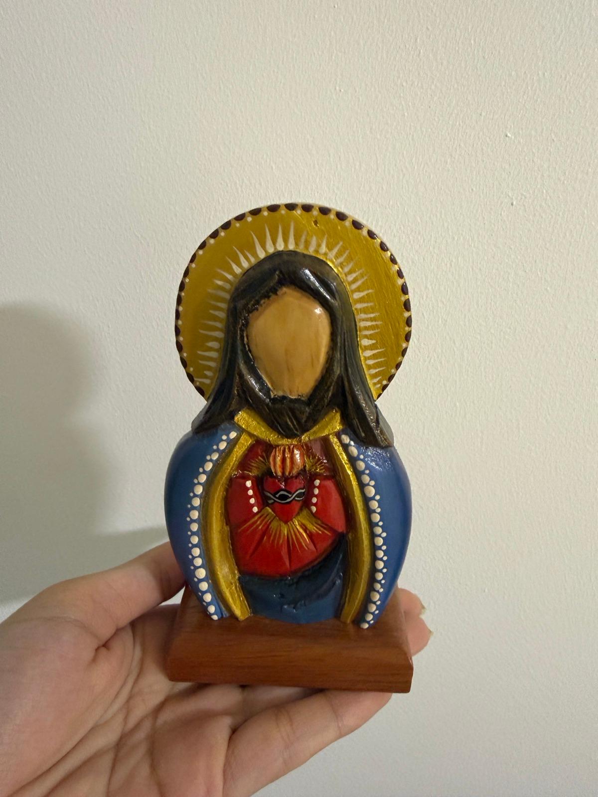 Figura religiosa de madera tallada, foto 1 de 2