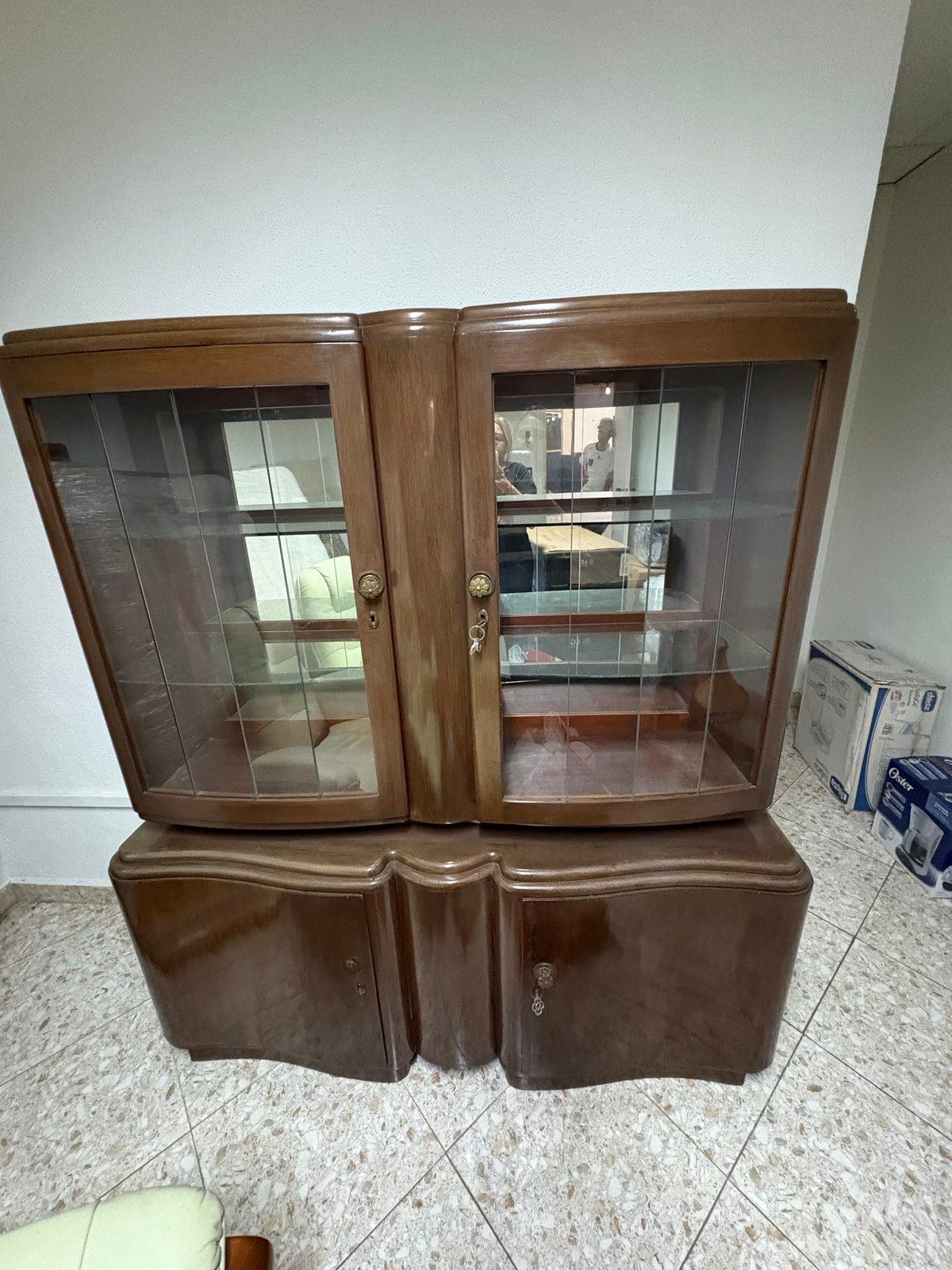 Vitrina de Madera con Puertas de Vidrio, foto 2 de 3