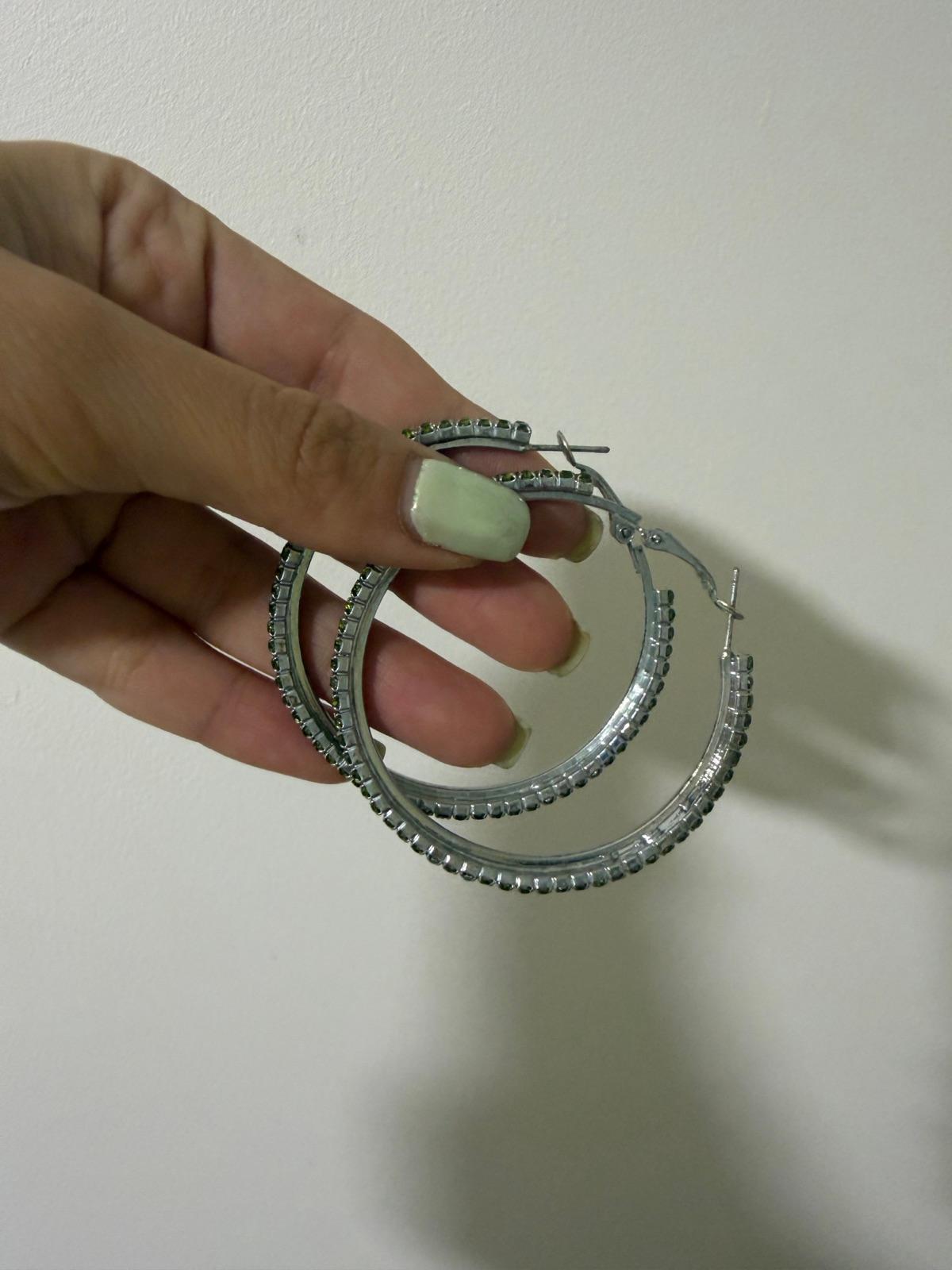 Brazaletes con piedras verdes, foto 2 de 2