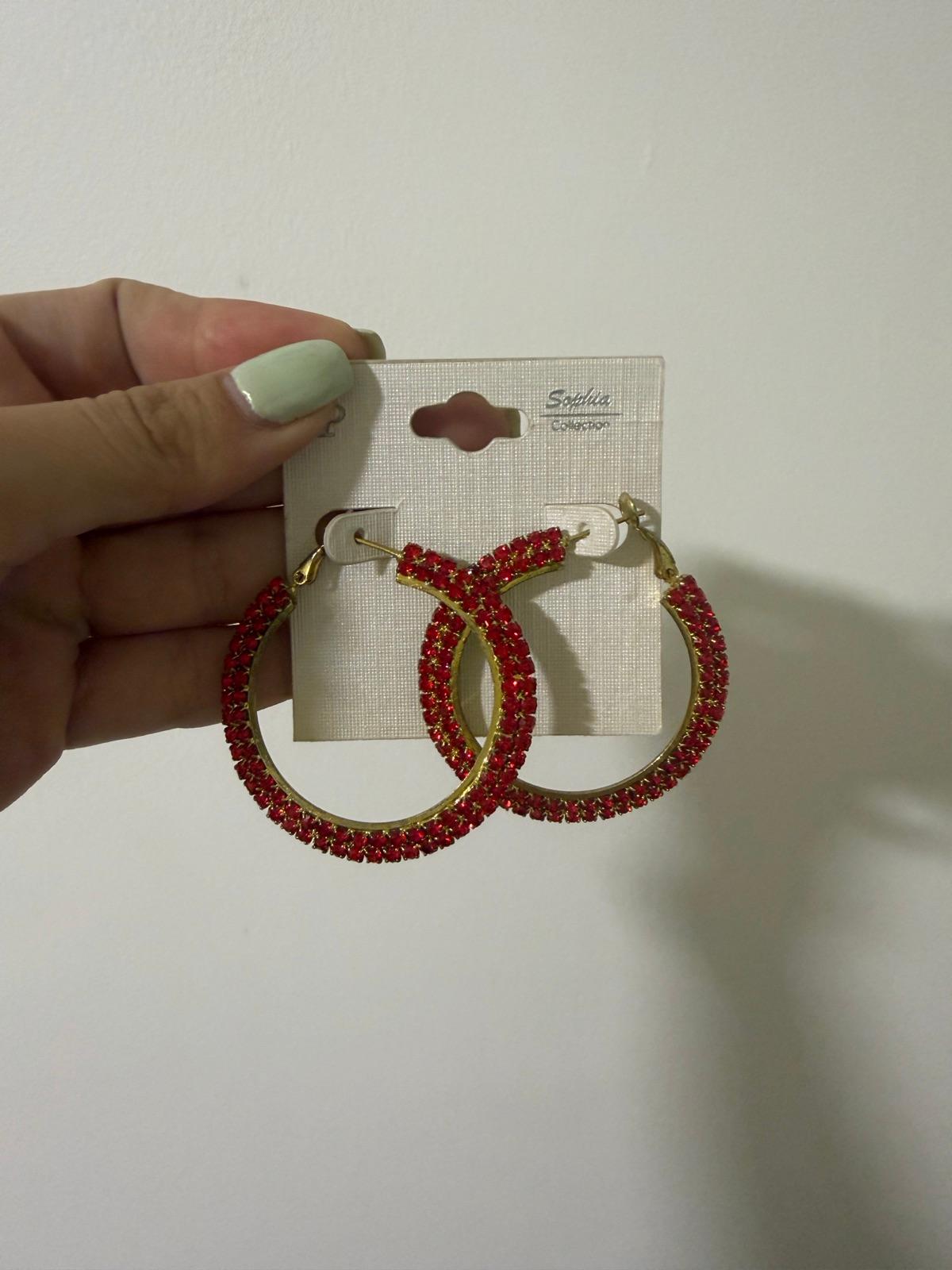 Zarcillos de aro con piedras rojas, foto 1 de 1