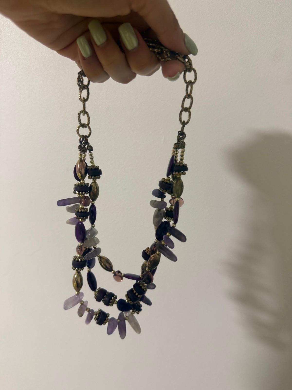 Collar de cuentas y piedras moradas, foto 2 de 2