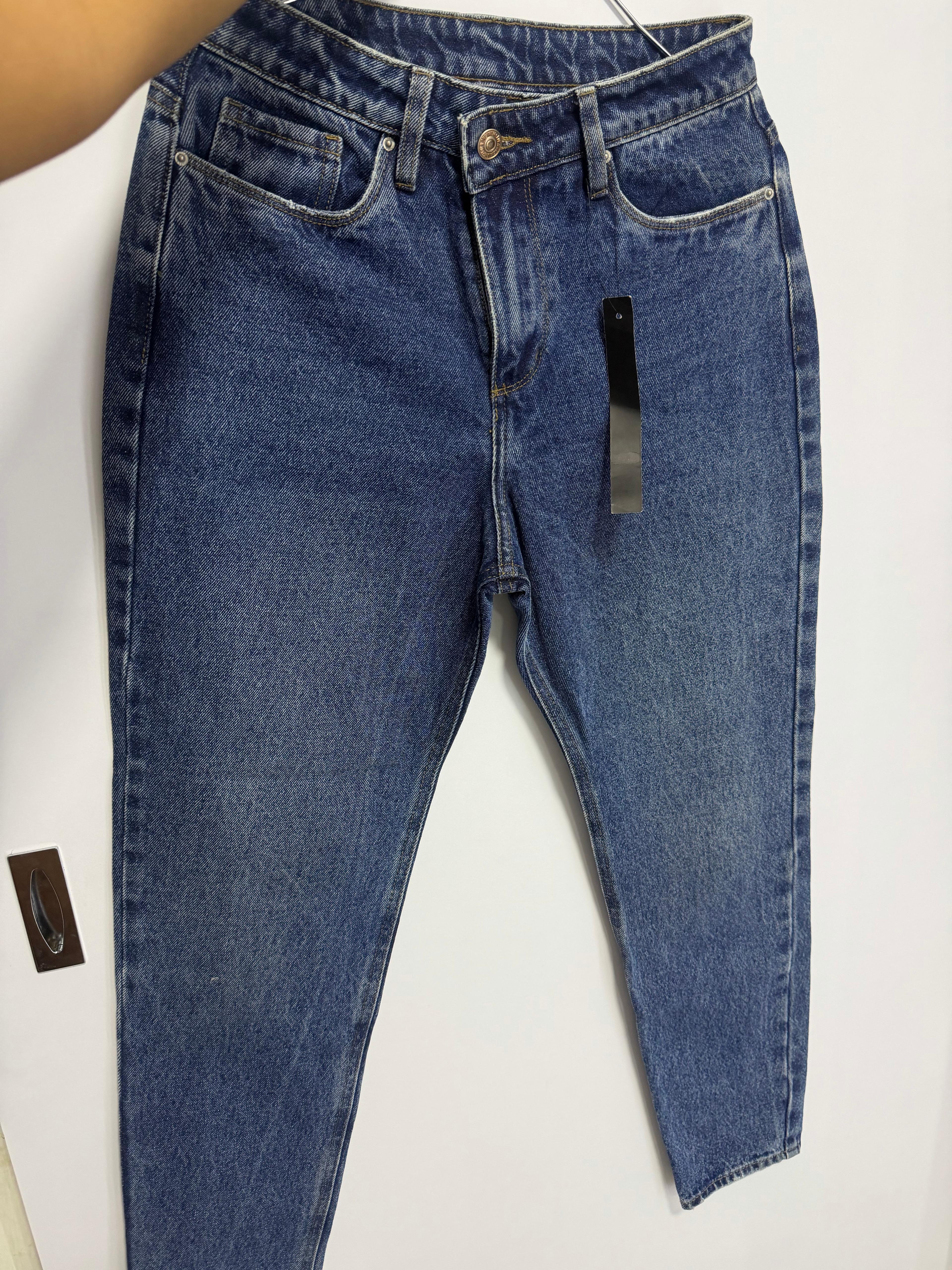 Jeans azul oscuro, foto 2 de 5