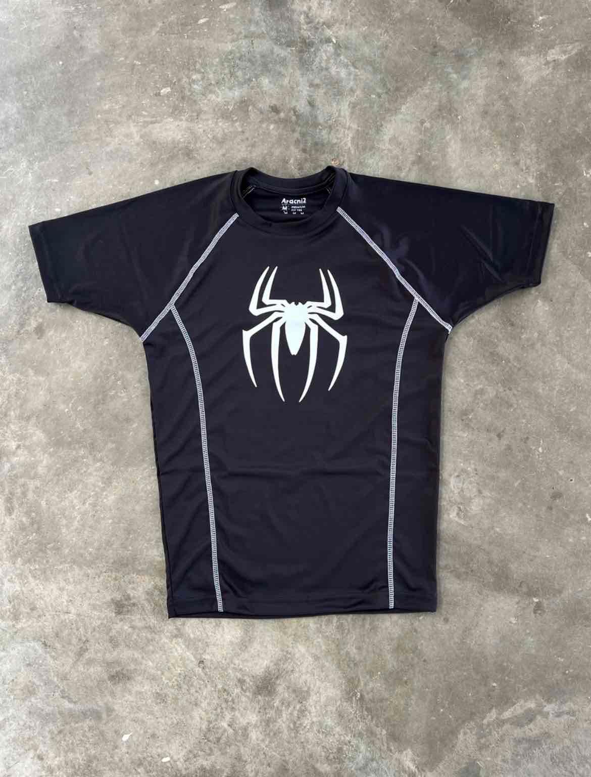 Camisa negra manga corta con estampado de araña, foto 1 de 1