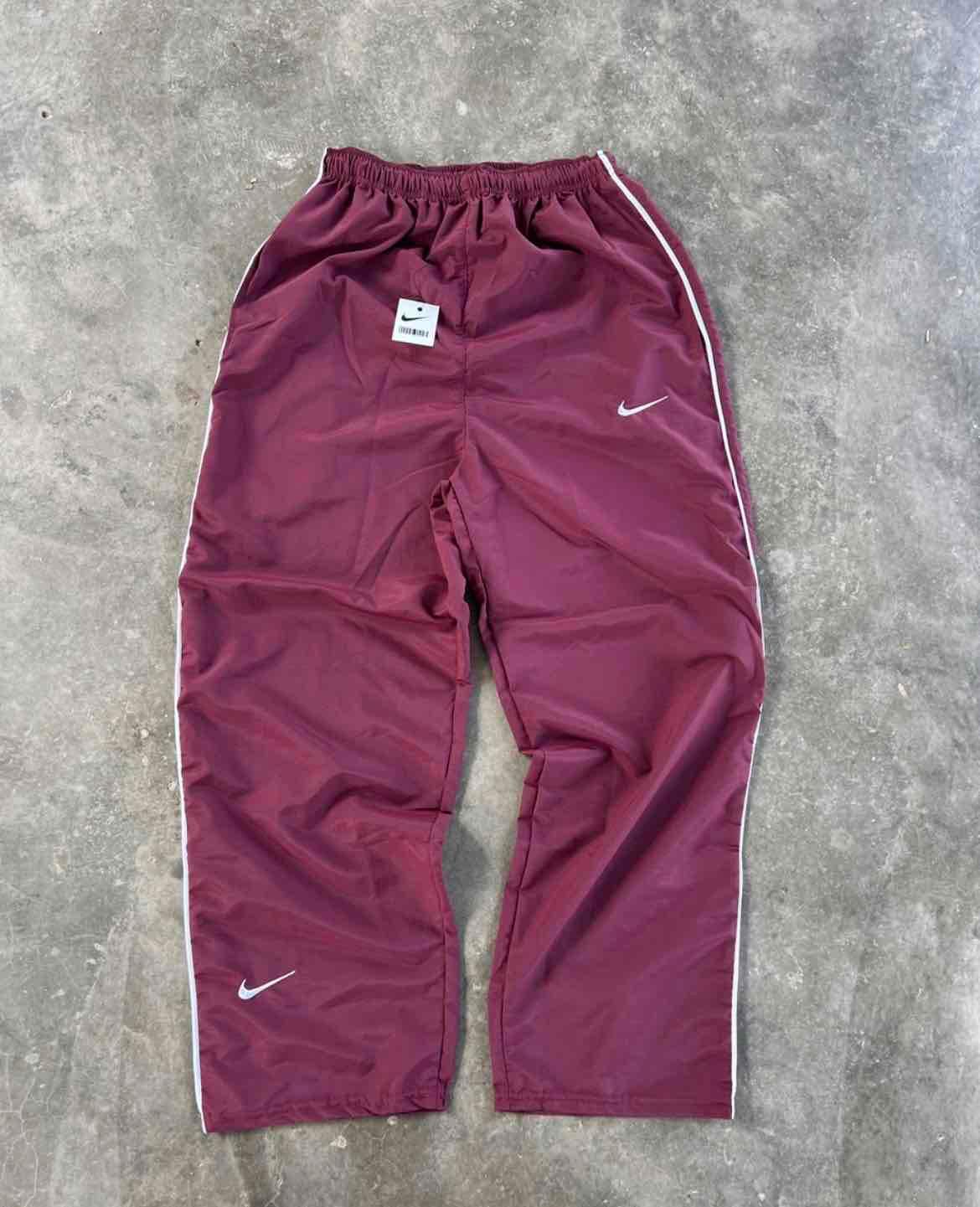 Pantalón deportivo Nike vinotinto, foto 1 de 1