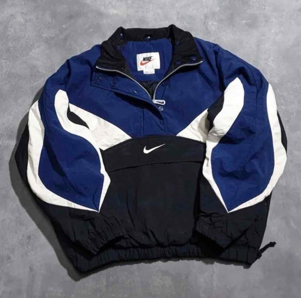 Chaqueta deportiva Nike azul y negra, foto 1 de 1