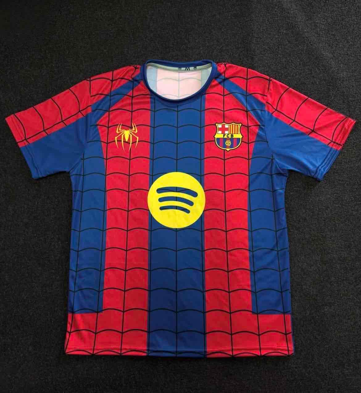 Camisa deportiva de manga corta azul y roja, foto 1 de 1