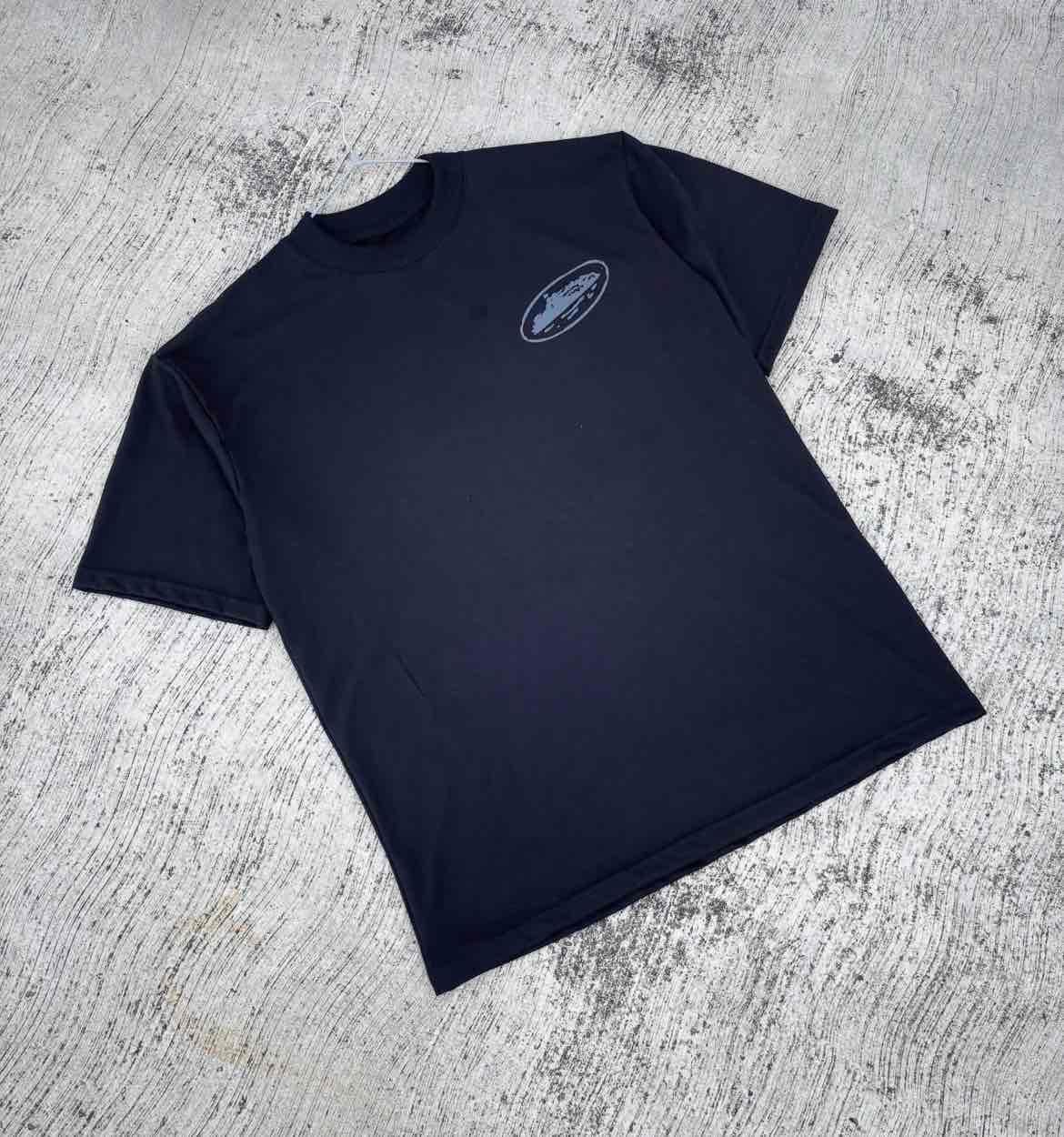 Camisa negra de manga corta con estampado, foto 1 de 1